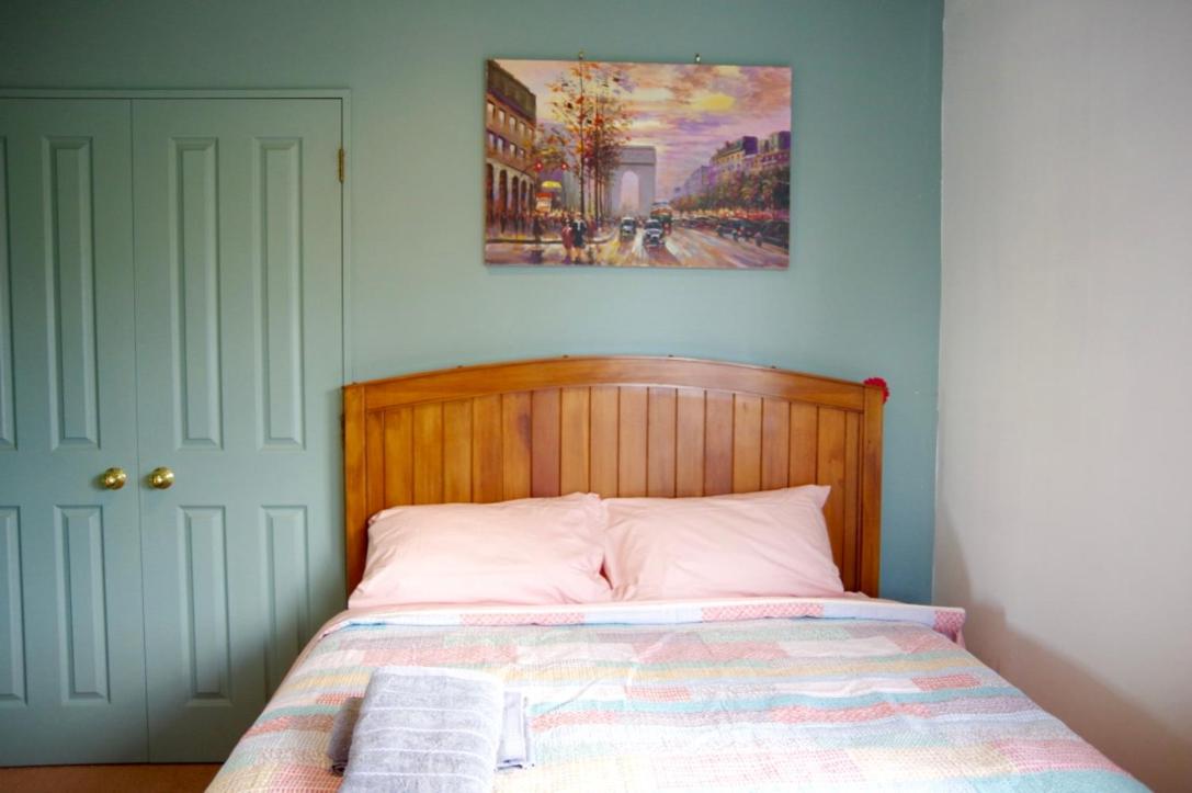 Queen Room photo 2