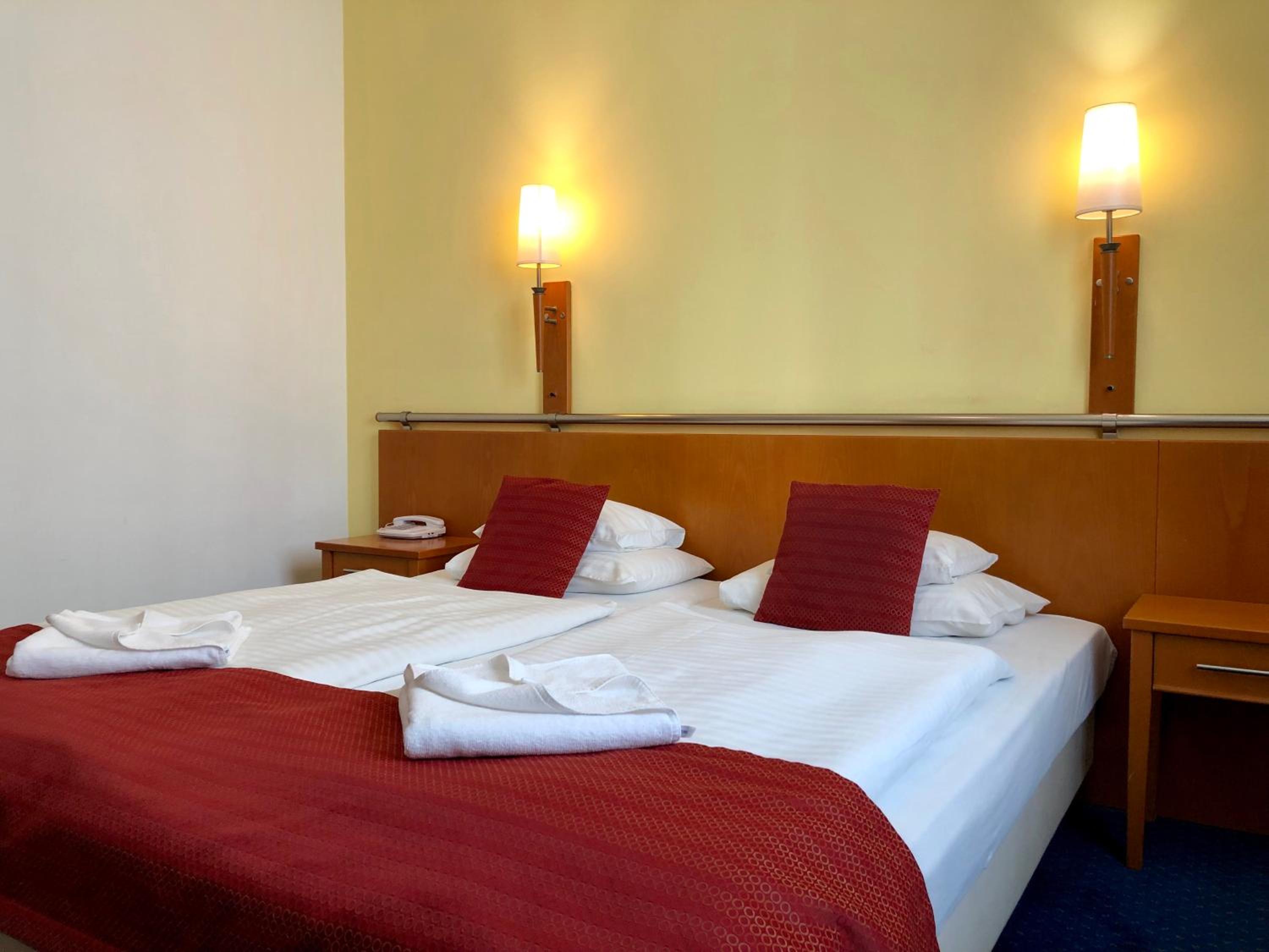 Double or Twin Room - Photo 2
