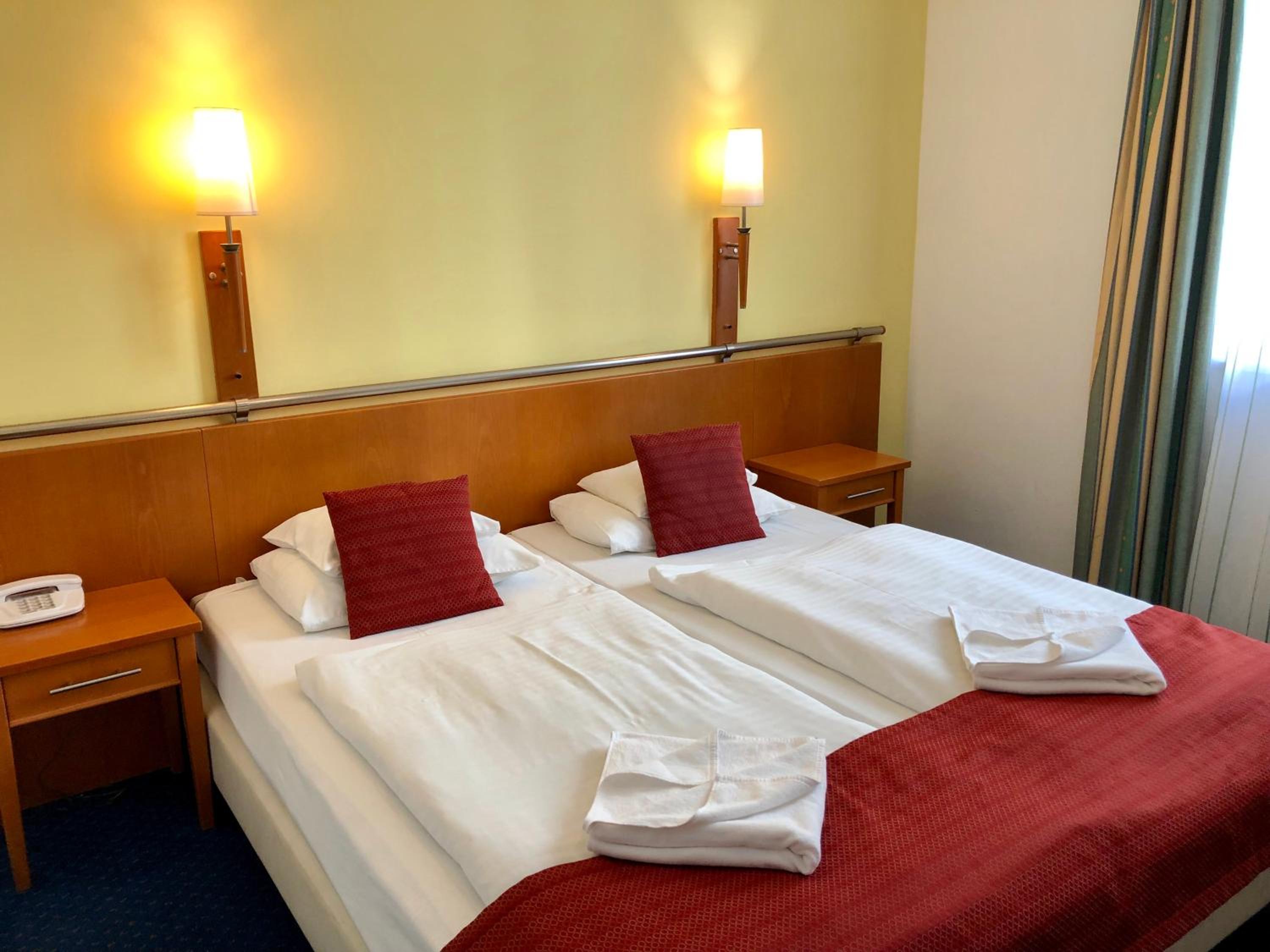 Double or Twin Room - Photo 3
