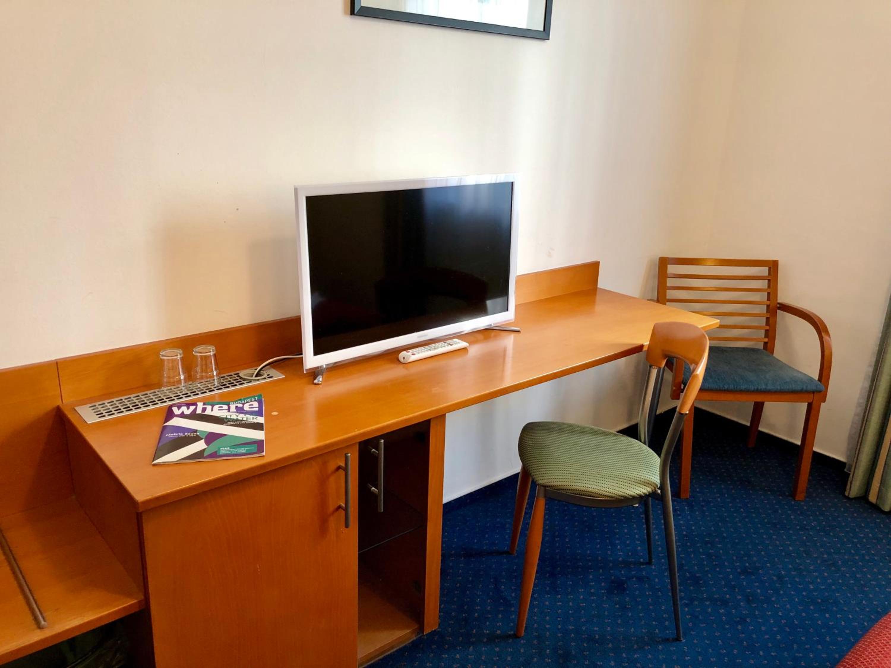 Double or Twin Room - Photo 4