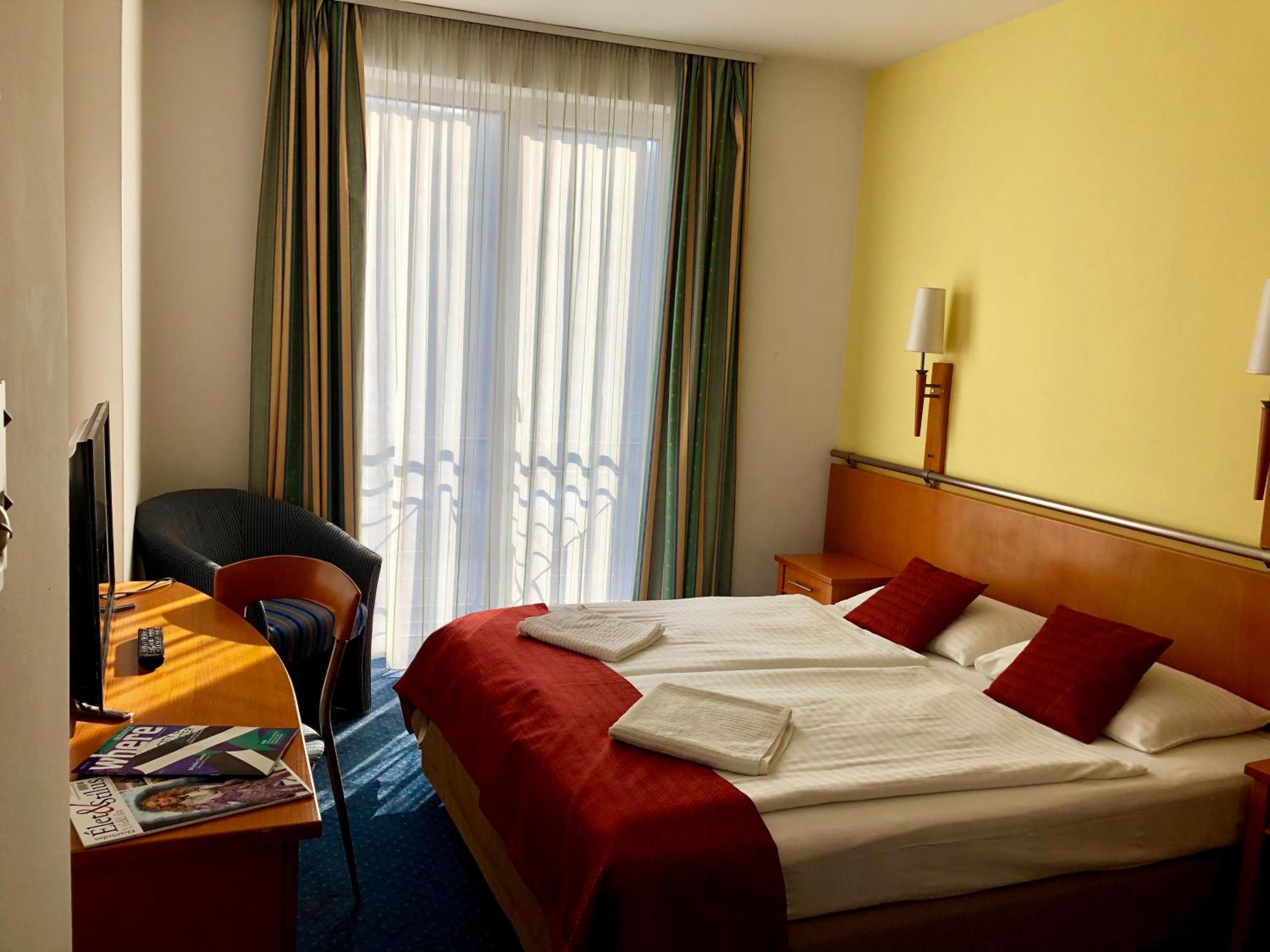 Double or Twin Room - Photo 6
