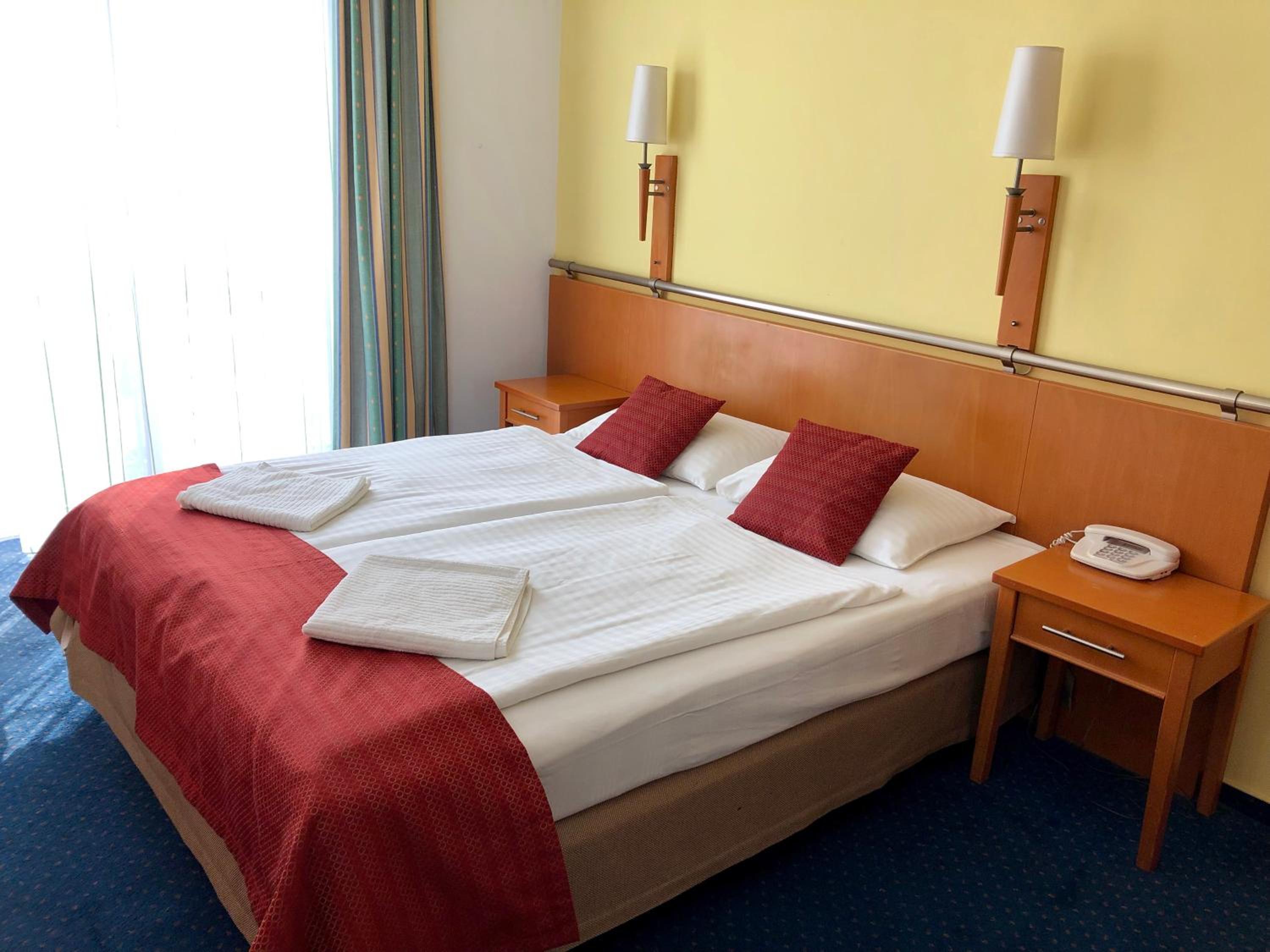 Double or Twin Room - Photo 7