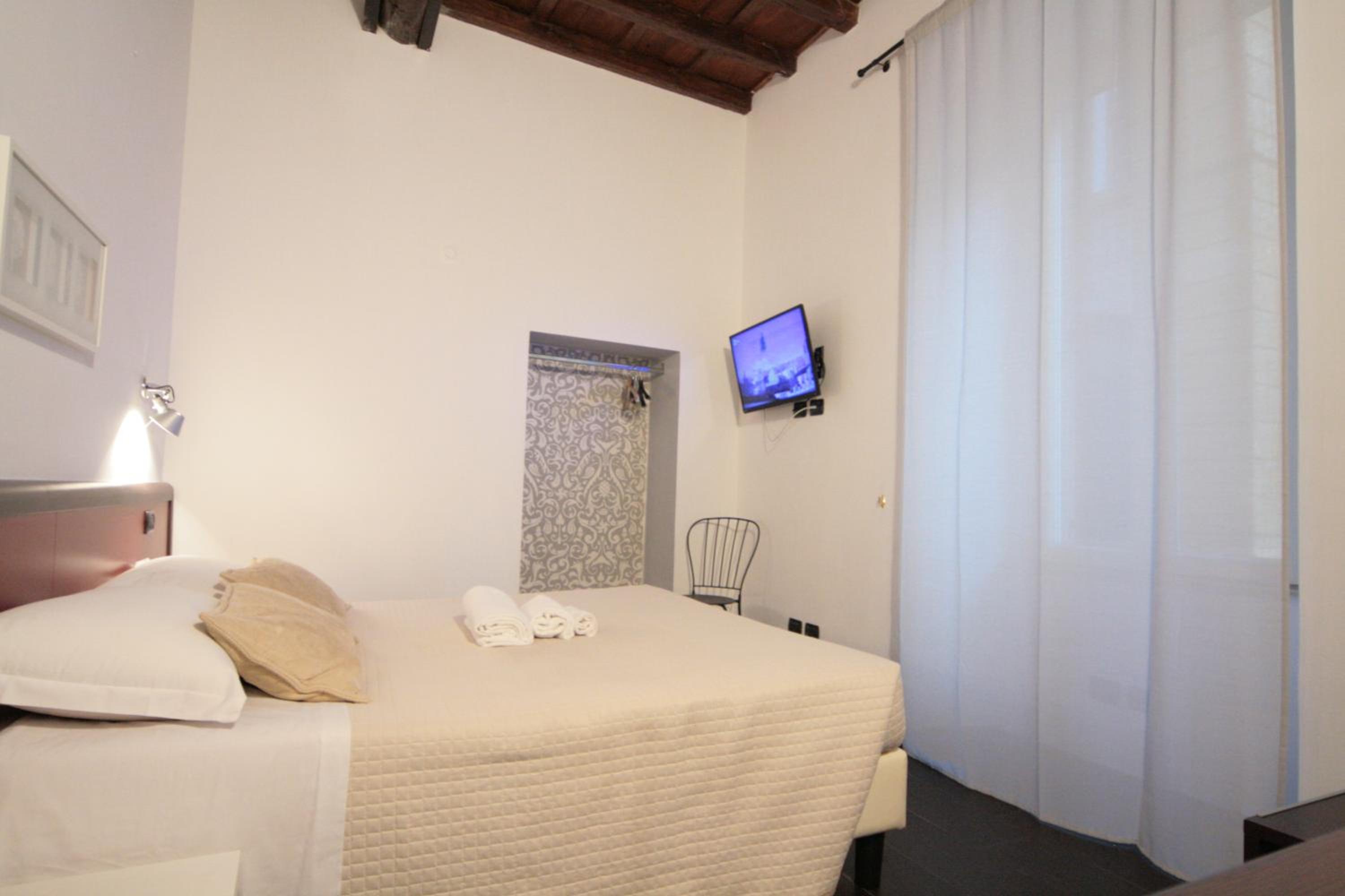 Deluxe Double Room with Extra Bed photo 3