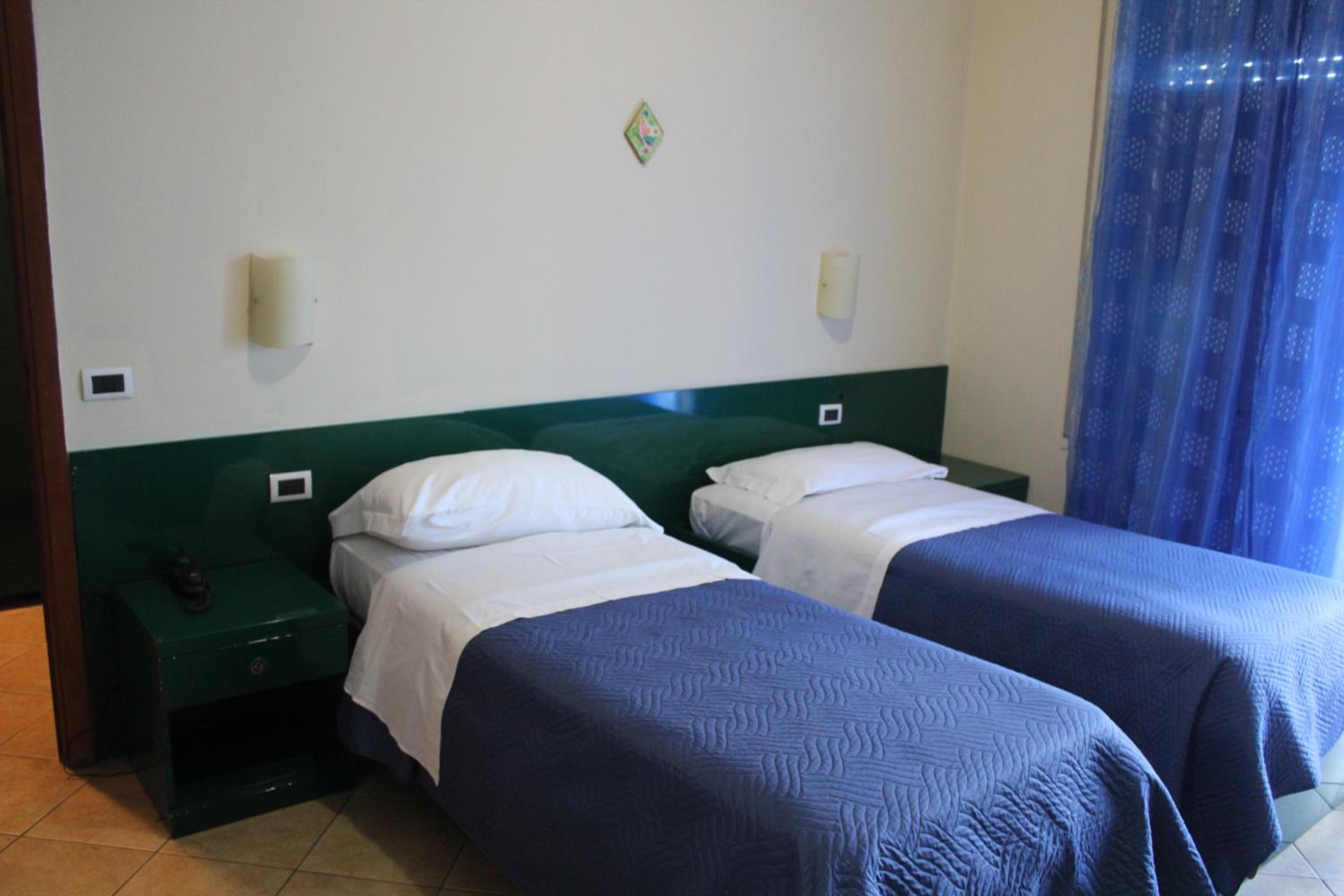 Standard Triple Room with Sea View photo 1