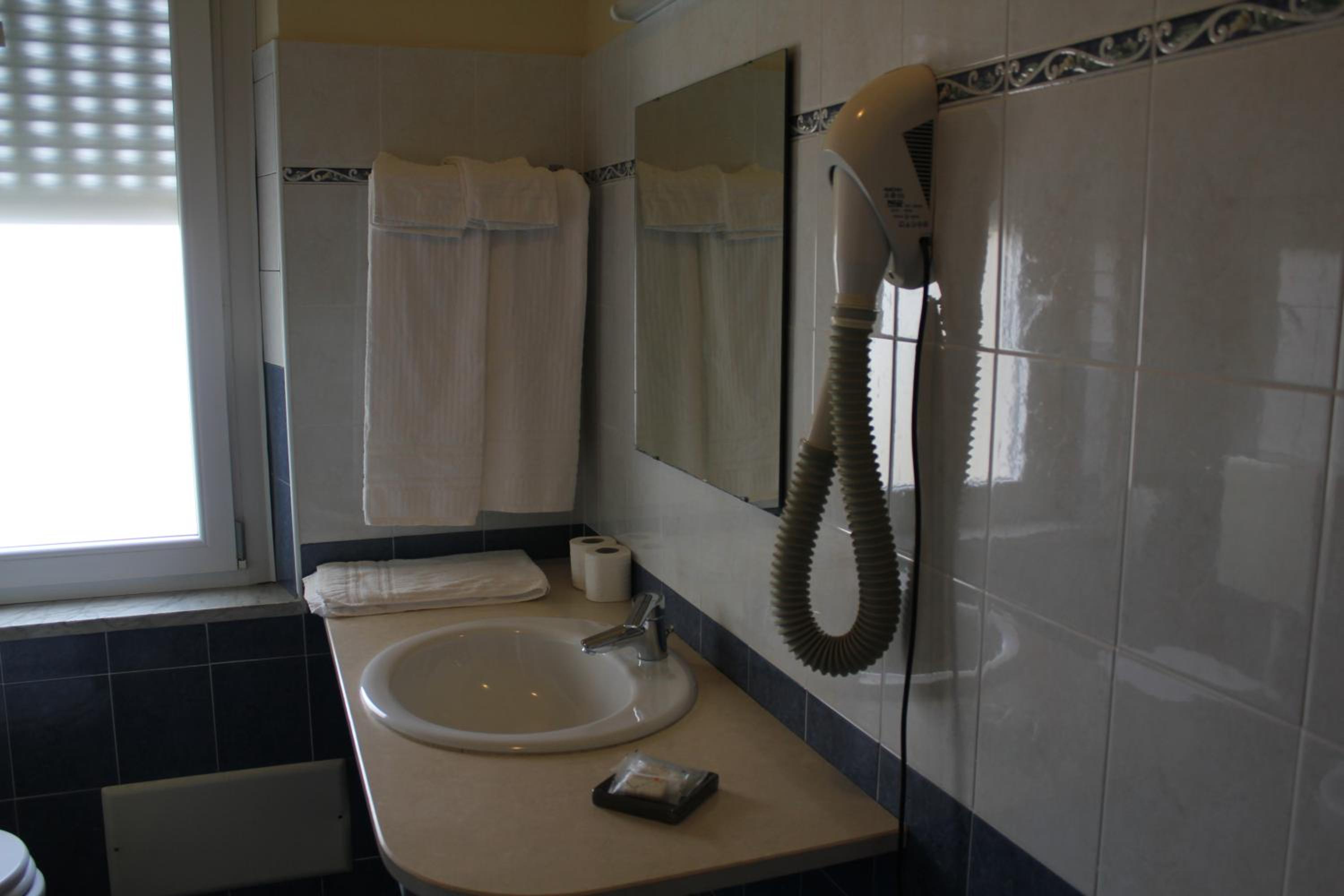 Standard Triple Room with Sea View photo 3