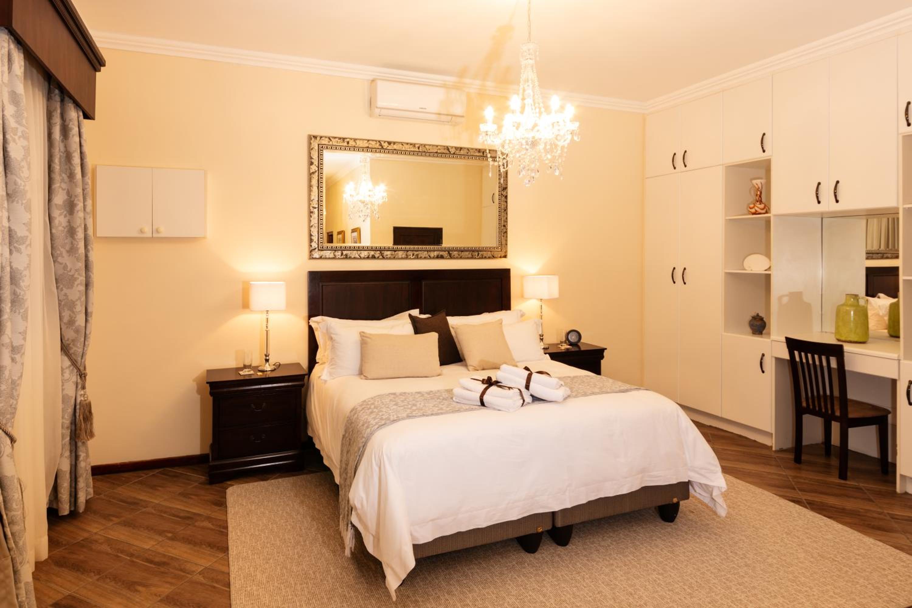 Luxury Suite - Photo 1