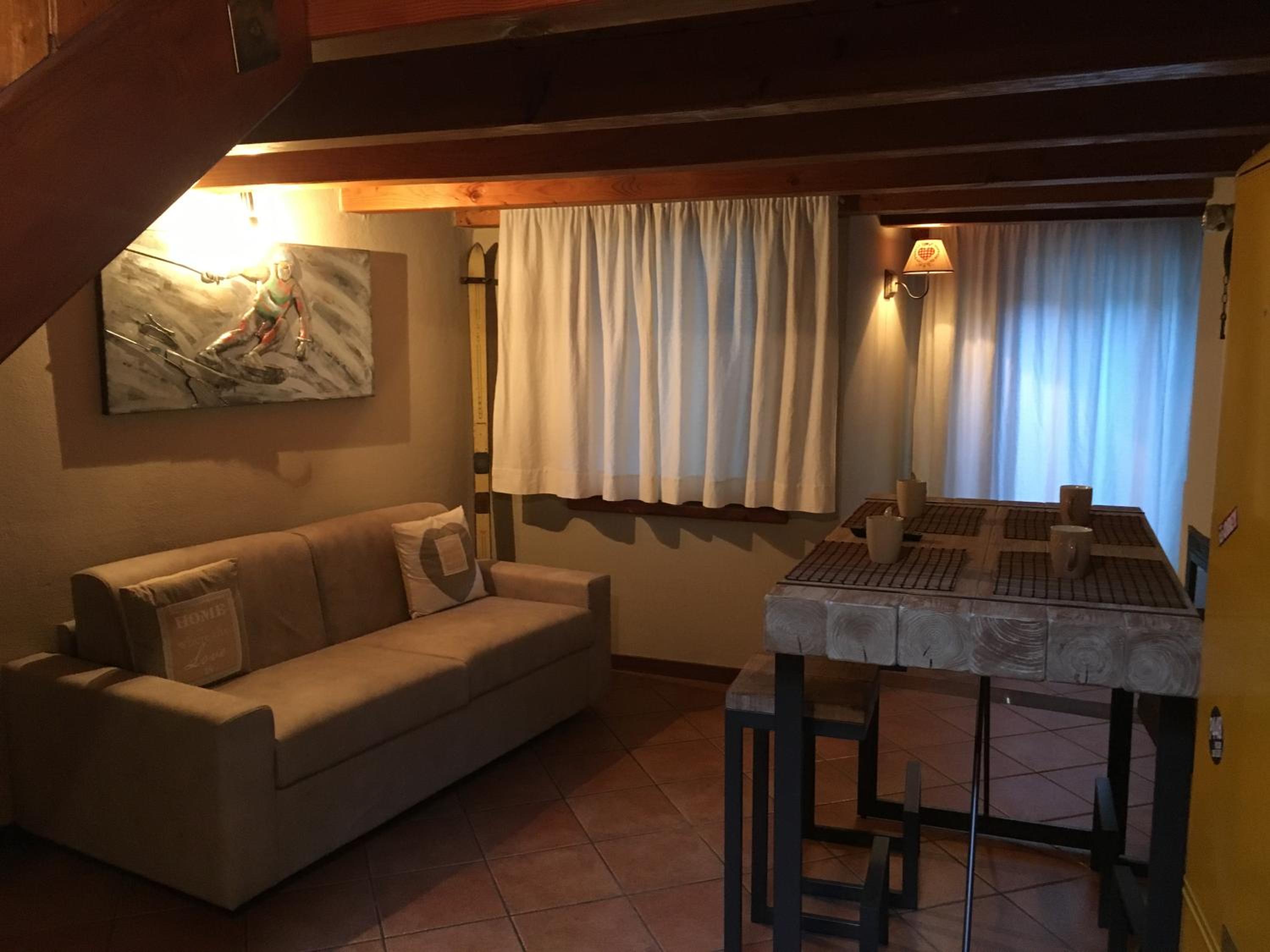 Deluxe Double Room with Balcony - Photo 7