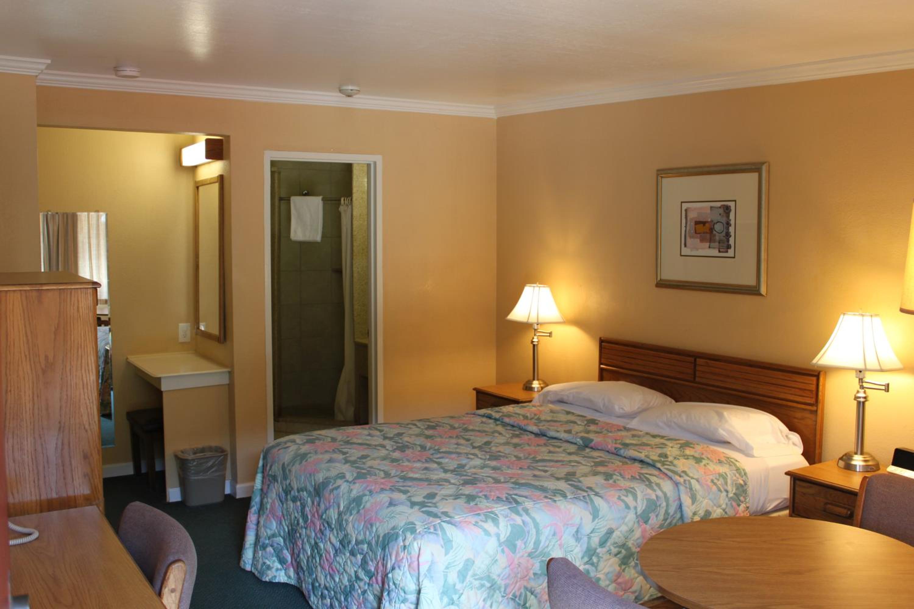 Queen Room photo 3