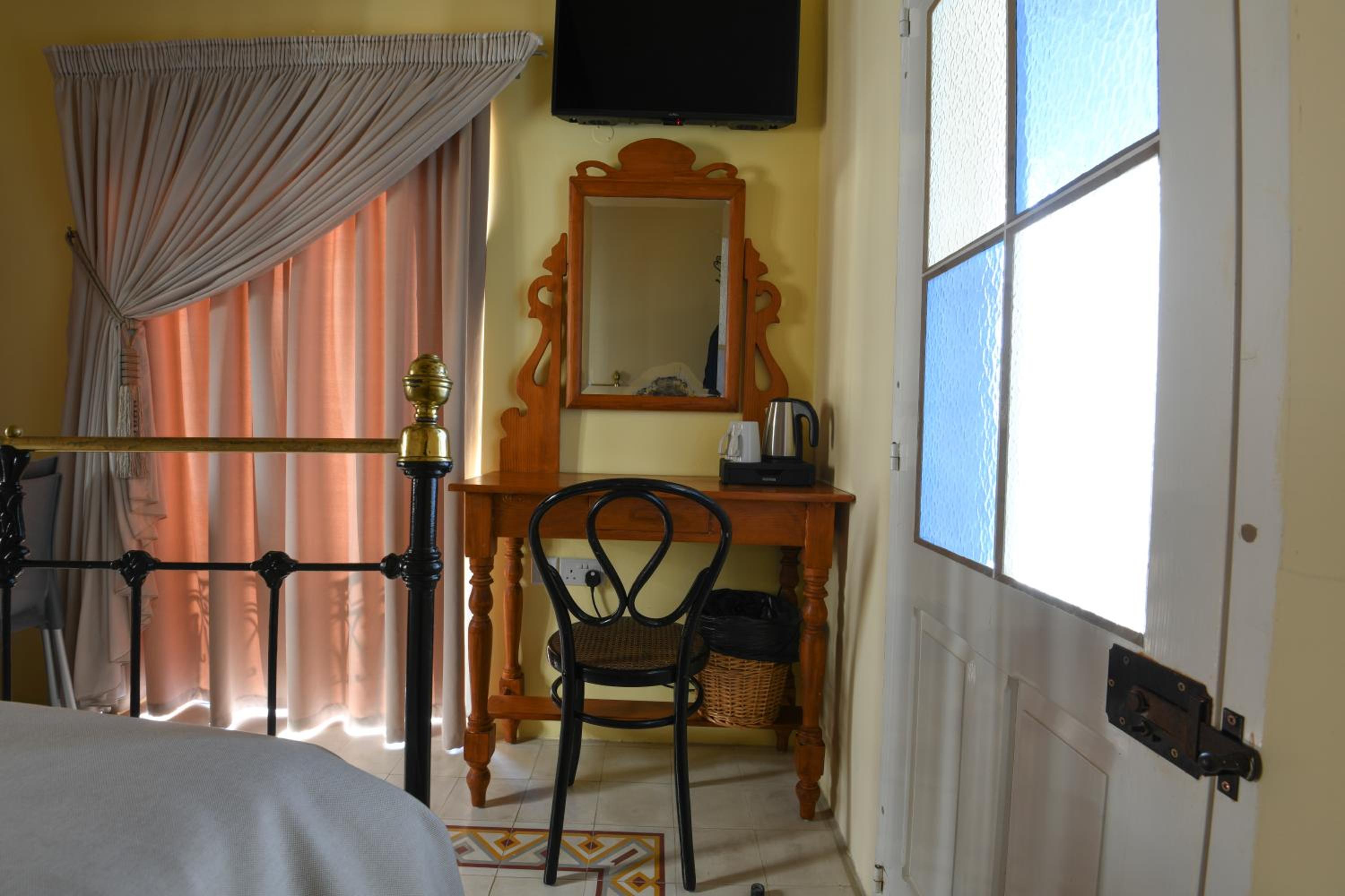 Double or Twin Room - Photo 3