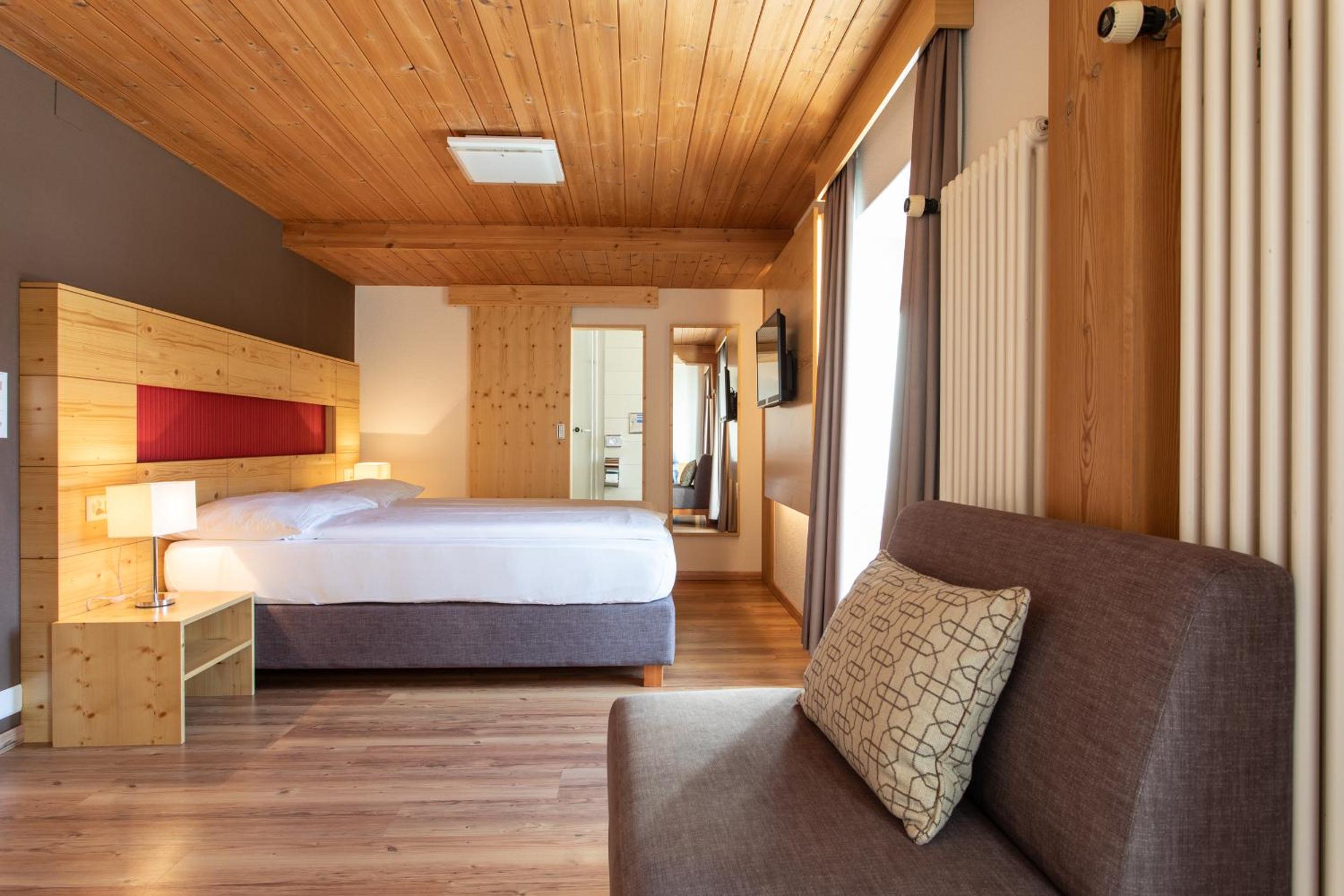 Deluxe Double Room with Balcony photo 3
