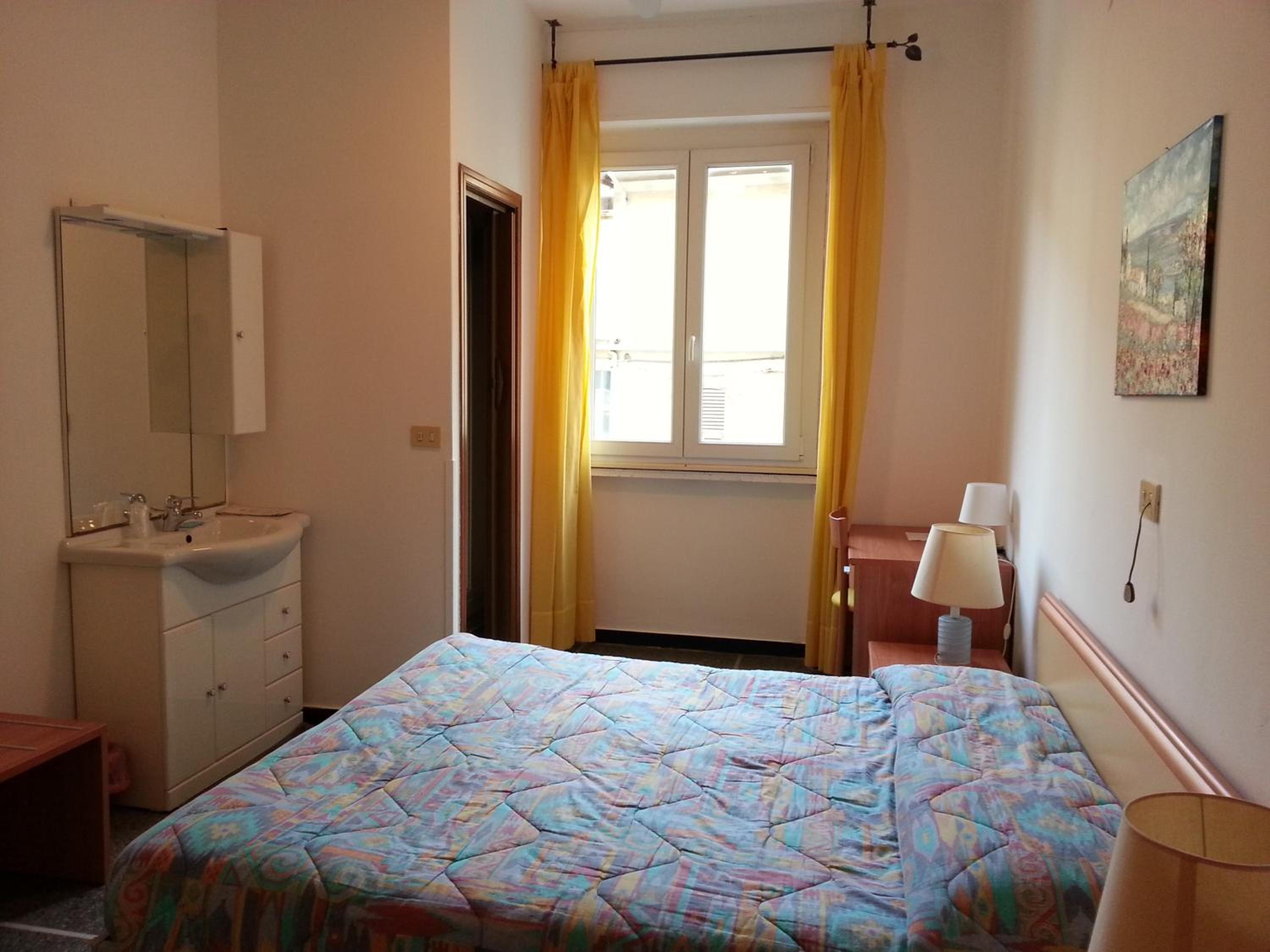 Small Double or Twin Room photo 3