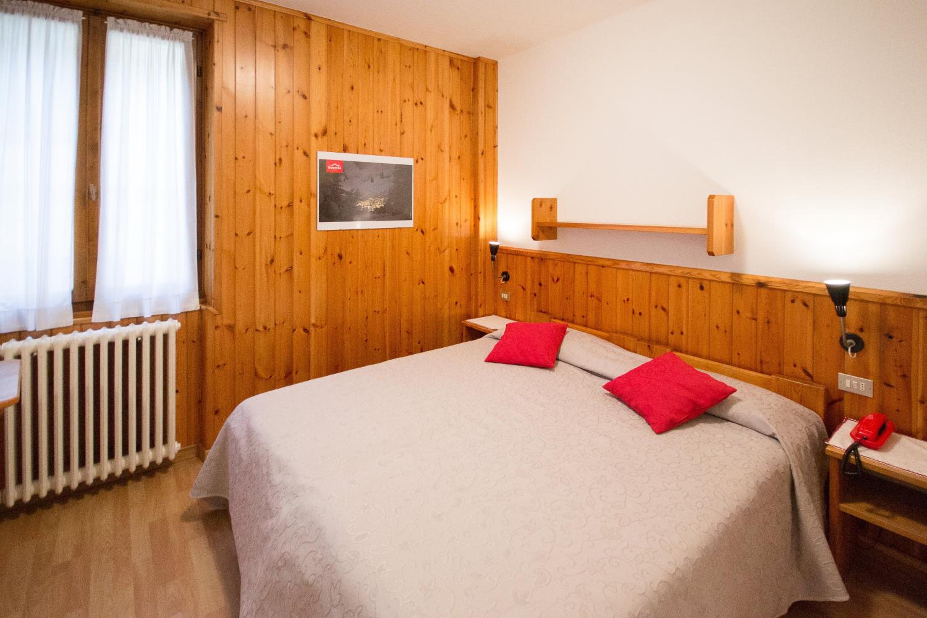 Standard Double or Twin Room - Photo 3