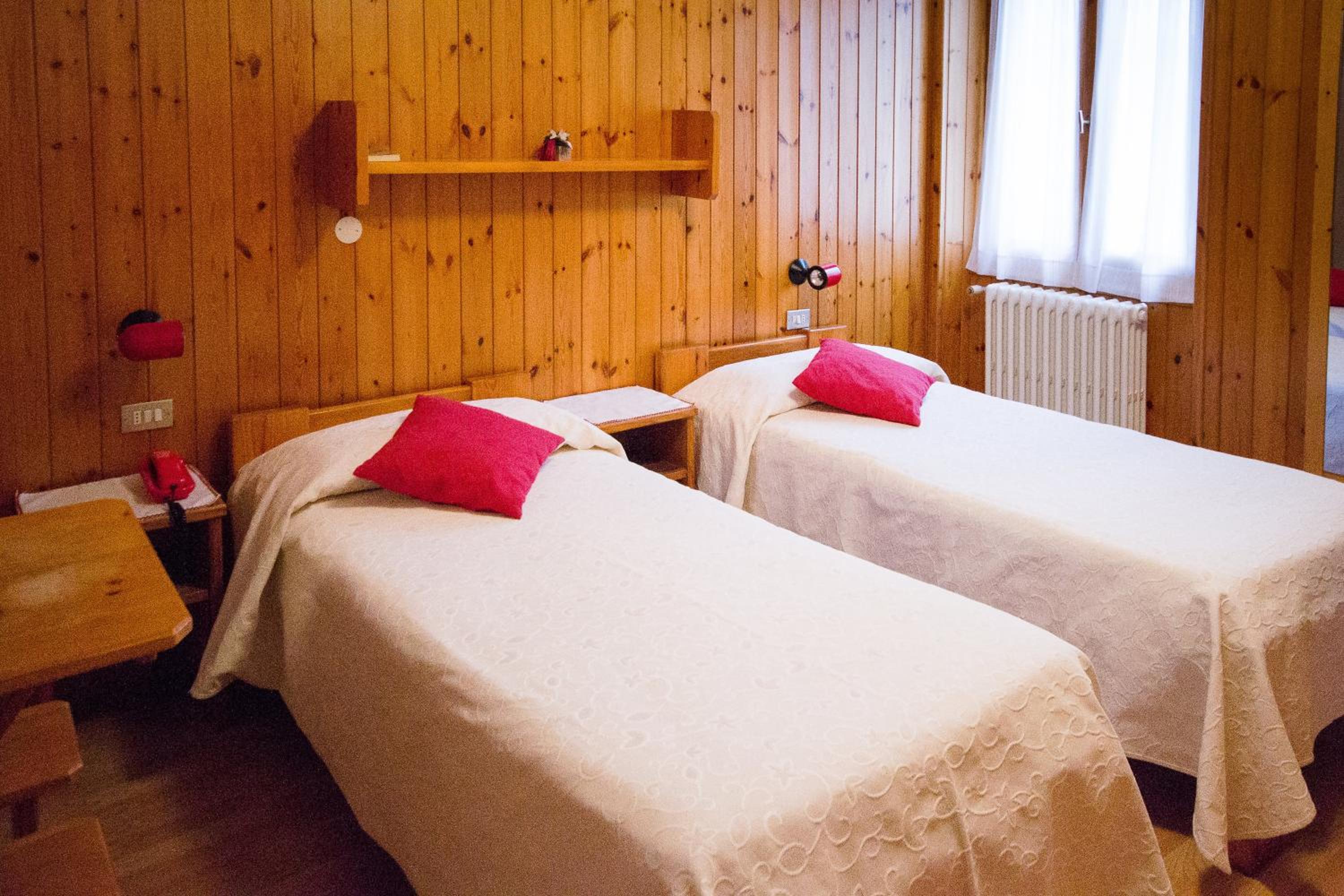 Standard Double or Twin Room - Photo 6