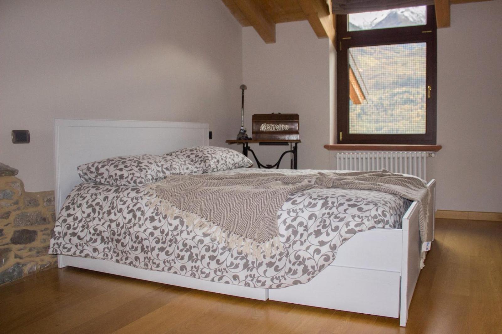 One-Bedroom Apartment - Attic photo 2