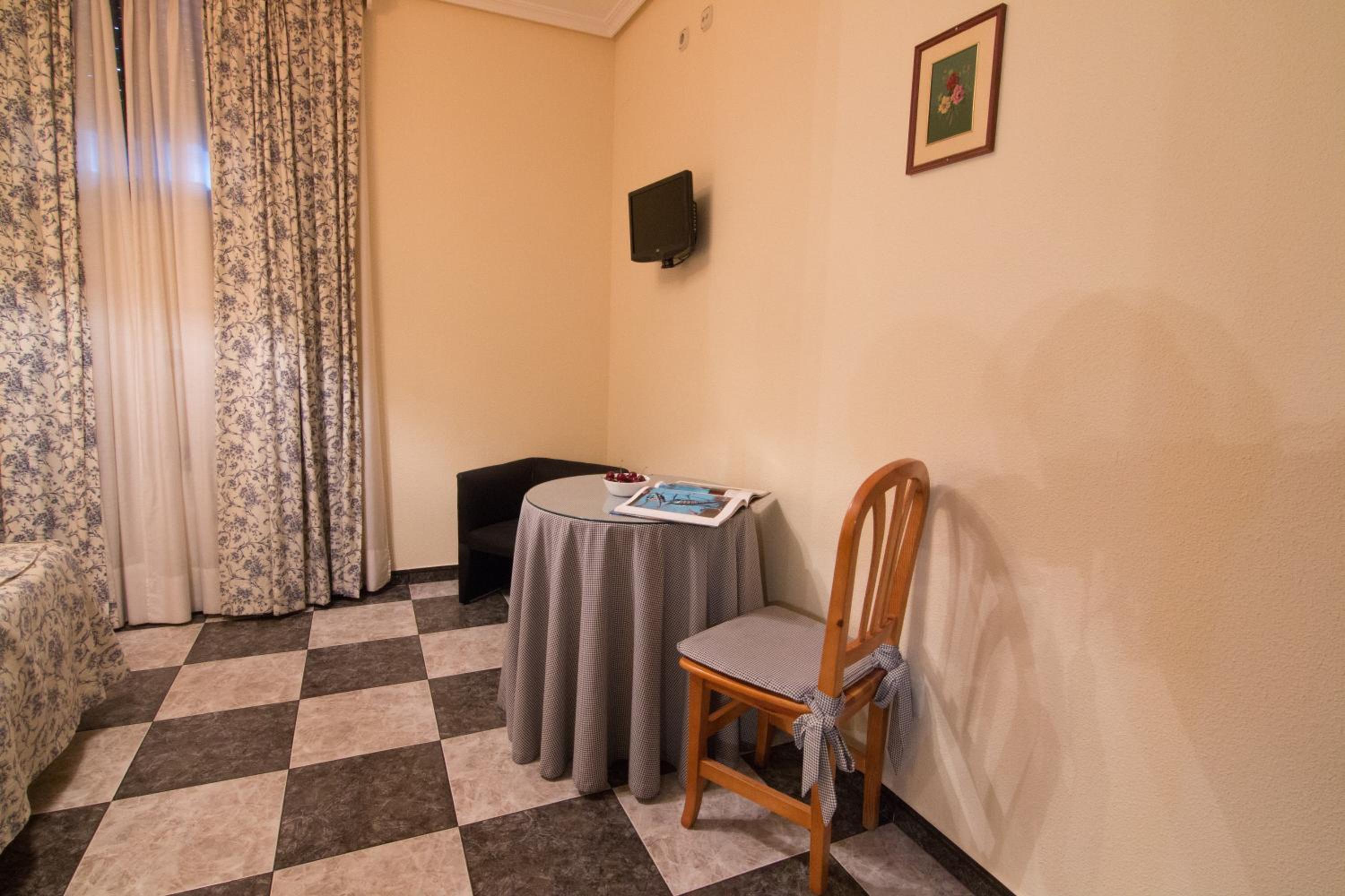 Double Room - Photo 3