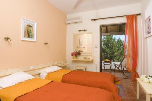 Twin Room - Photo 1