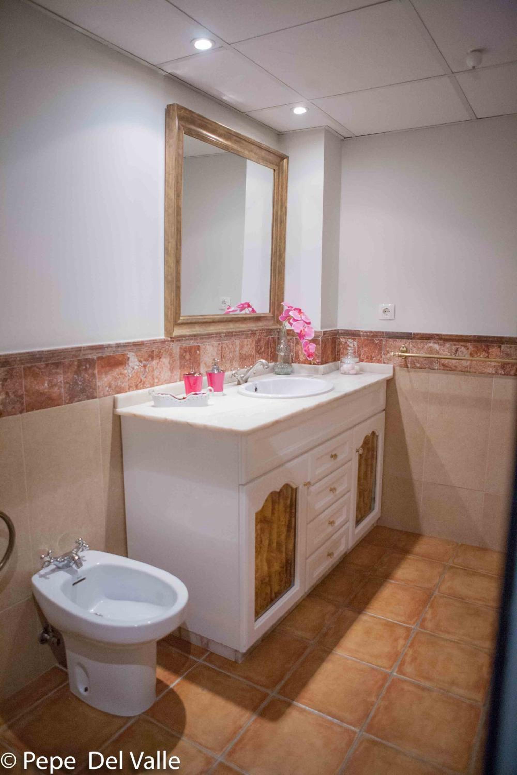 Deluxe Queen Room - Photo 7