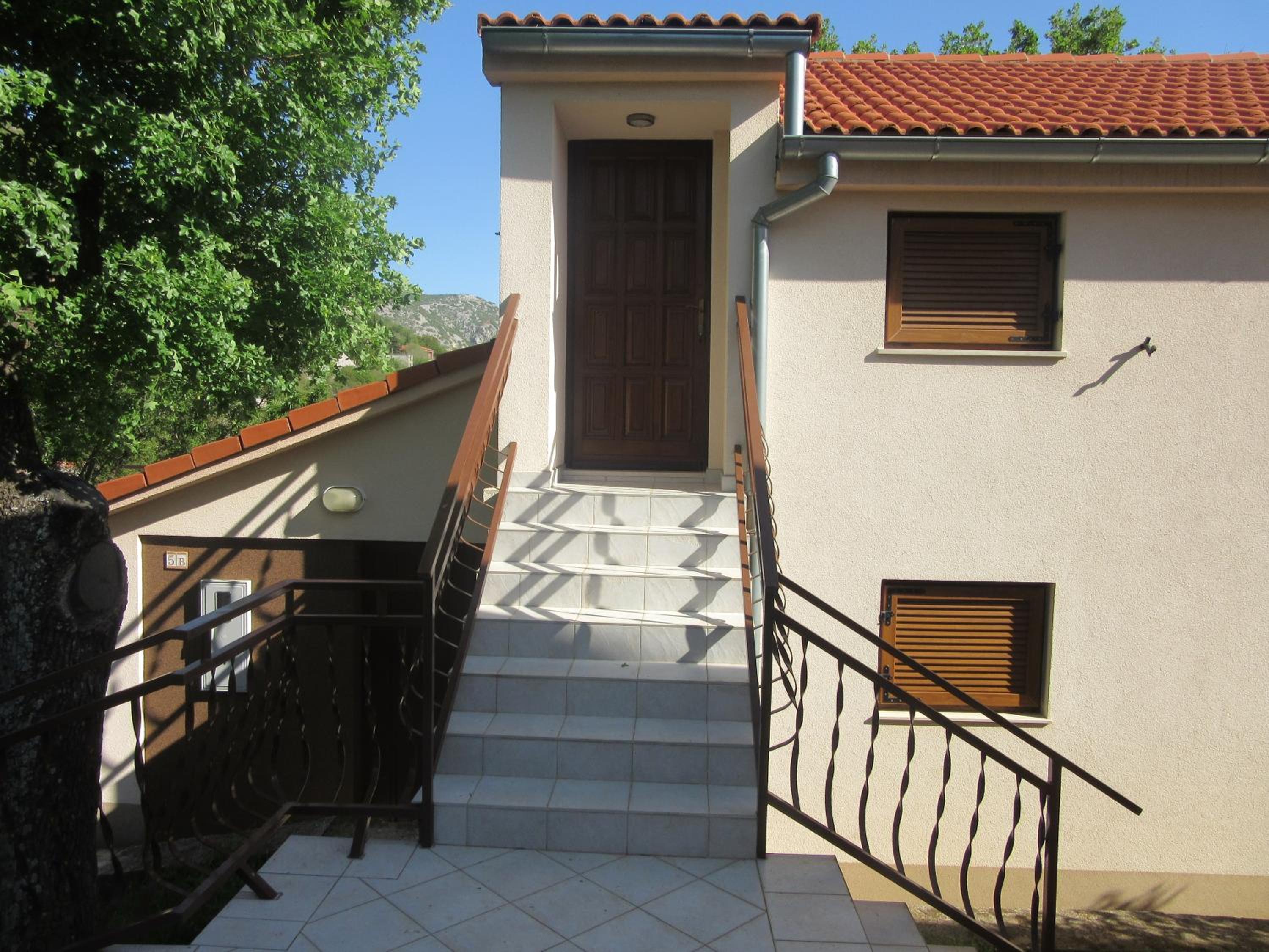 Apartment with Balcony - Photo 20