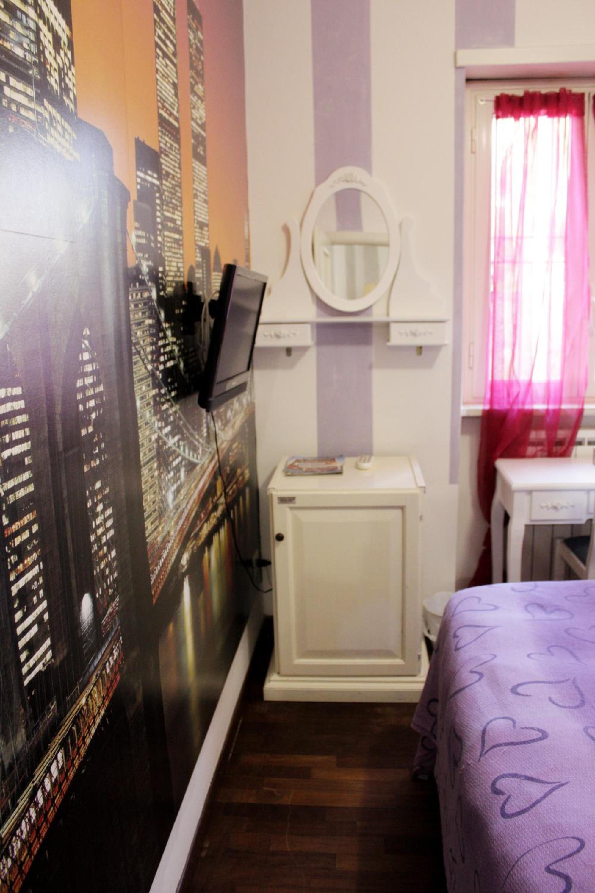 Single Room with Private Bathroom photo 3