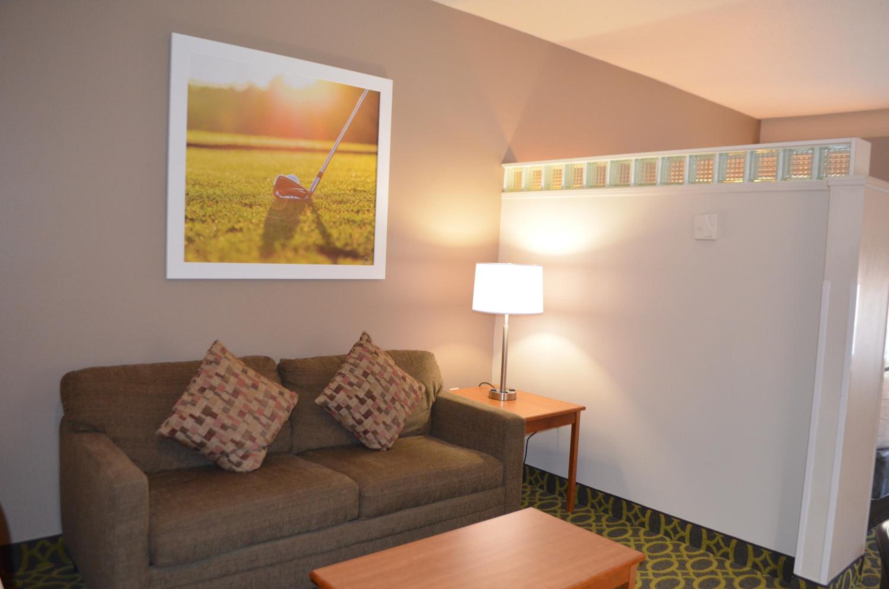One-Bedroom King Suite - Non-Smoking - Photo 2