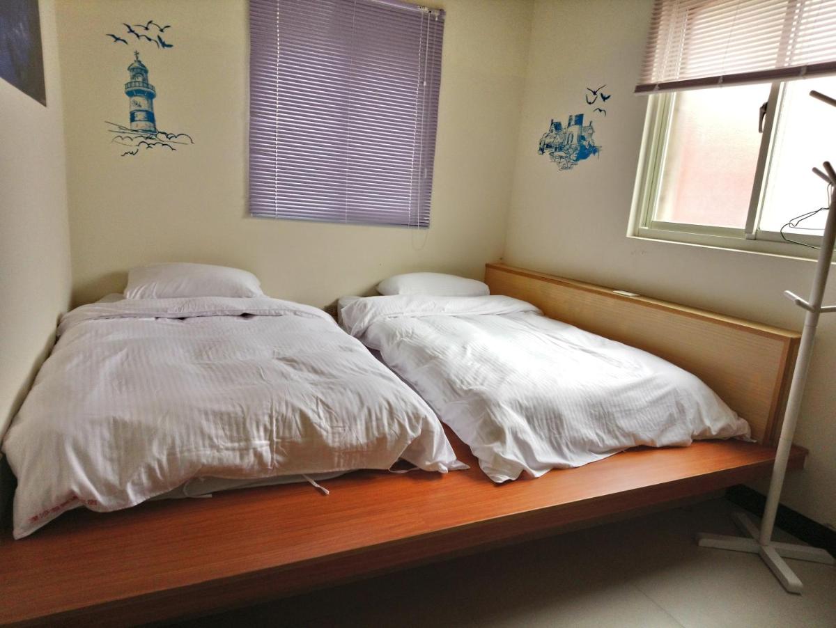 Twin Room with Shared Bathroom photo 2