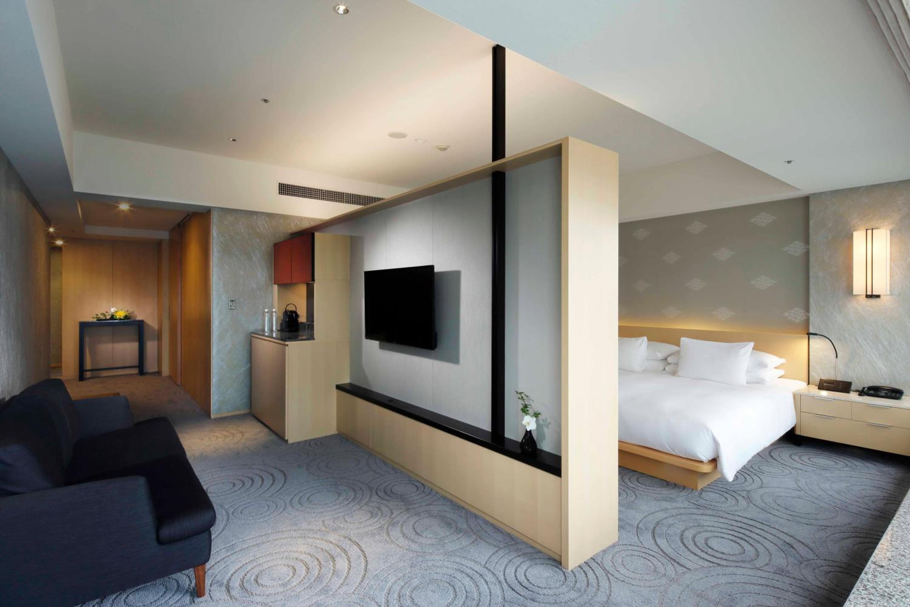 Junior Suite - Non-Smoking