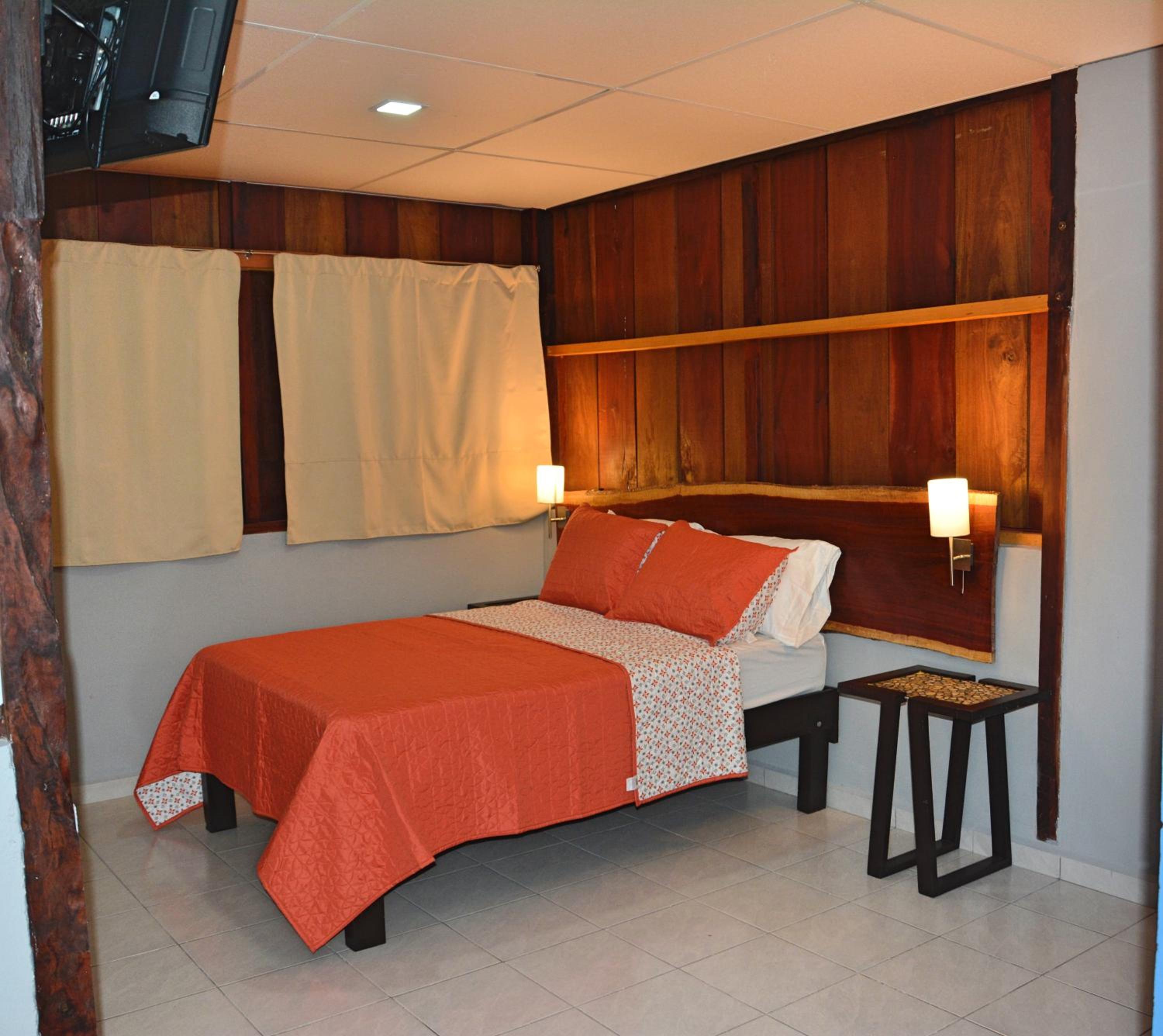 One-Bedroom Apartment - Photo 1
