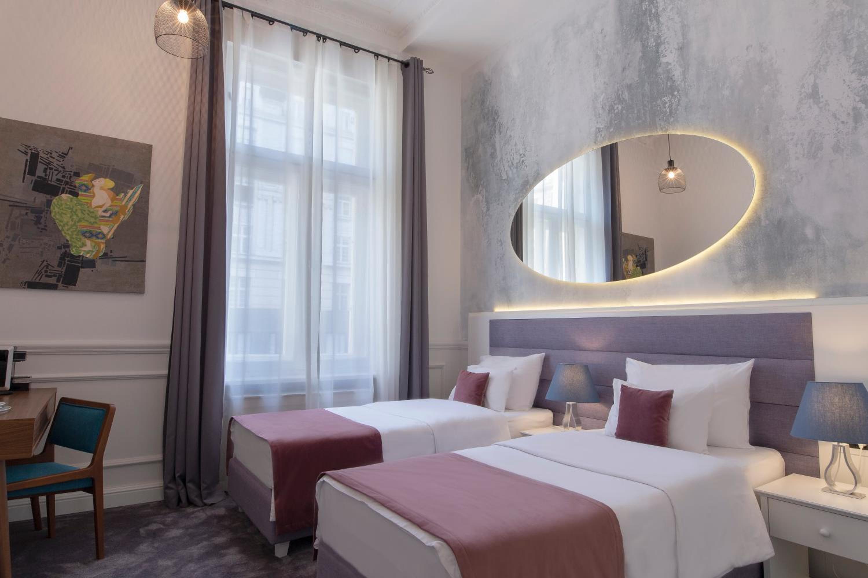 Double or Twin Room with Free Parking - Photo 1