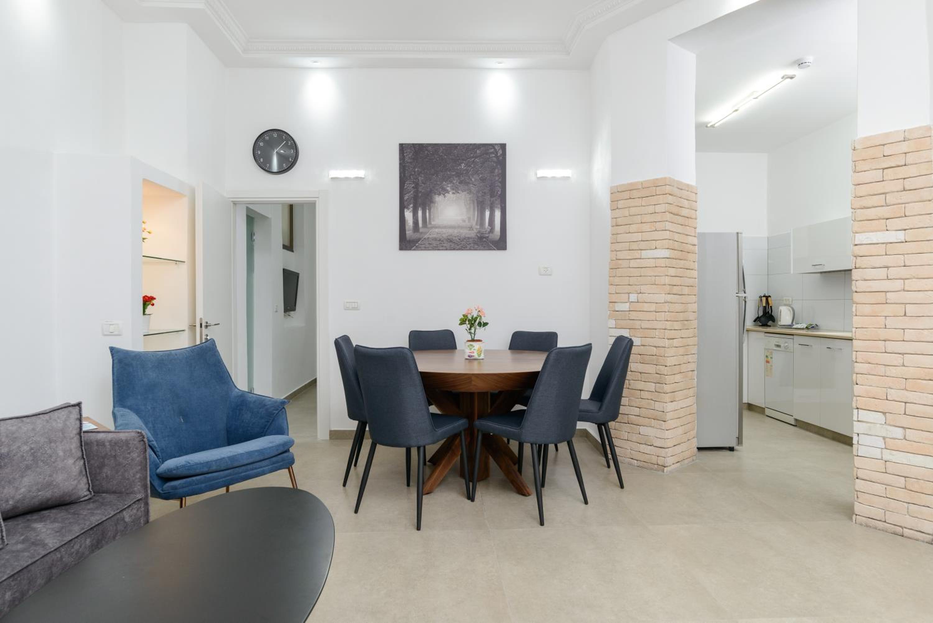 Two-Bedroom Apartment - Annex - Photo 16
