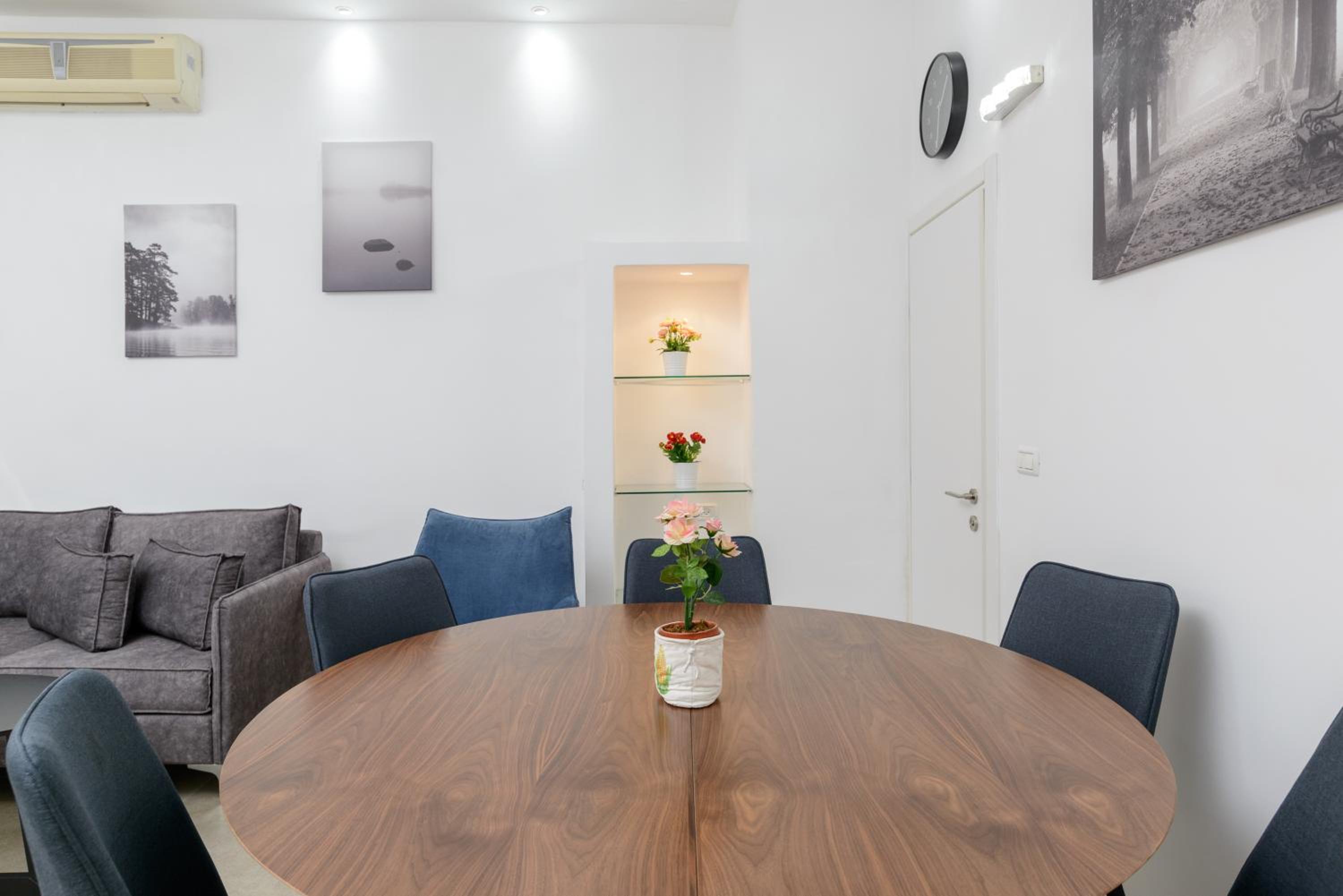 Two-Bedroom Apartment - Annex - Photo 15
