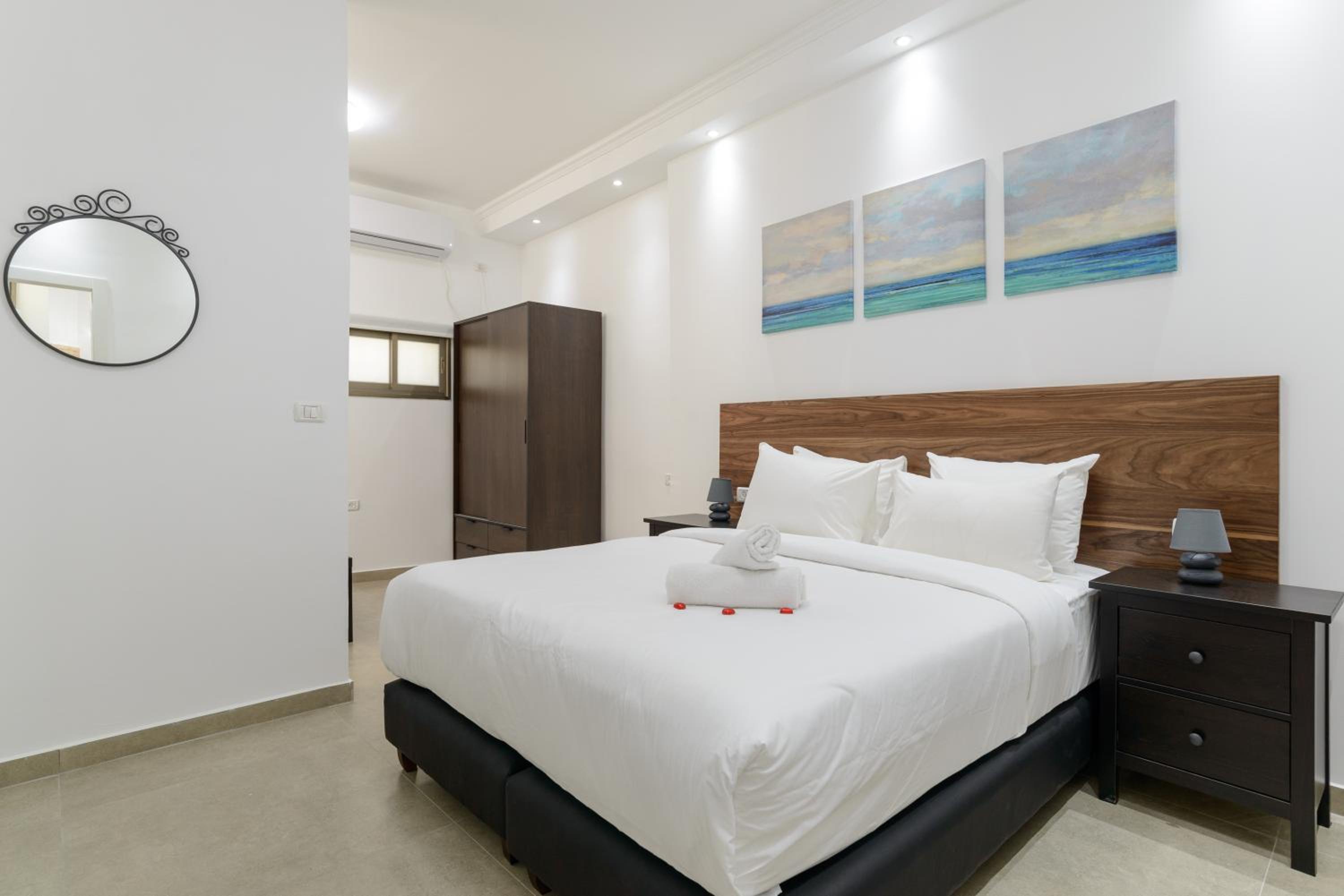 Two-Bedroom Apartment - Annex - Photo 12