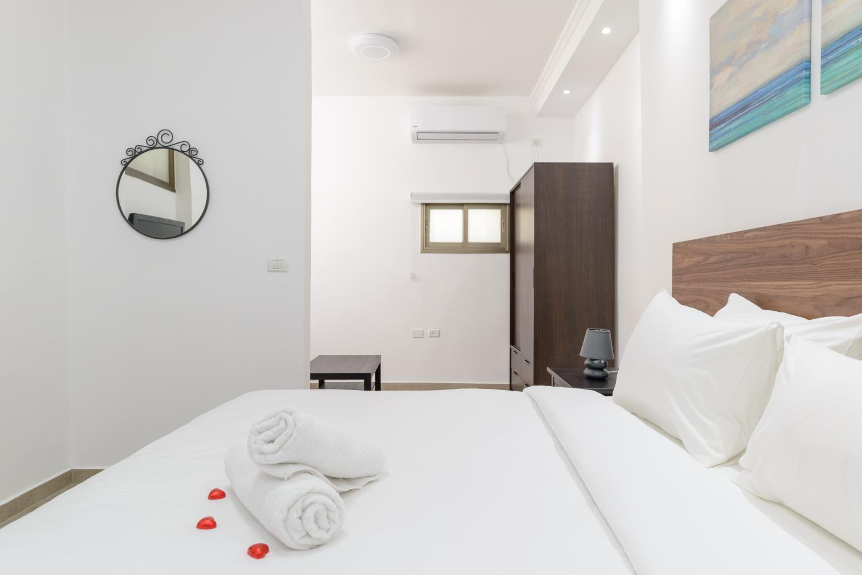 Two-Bedroom Apartment - Annex - Photo 5