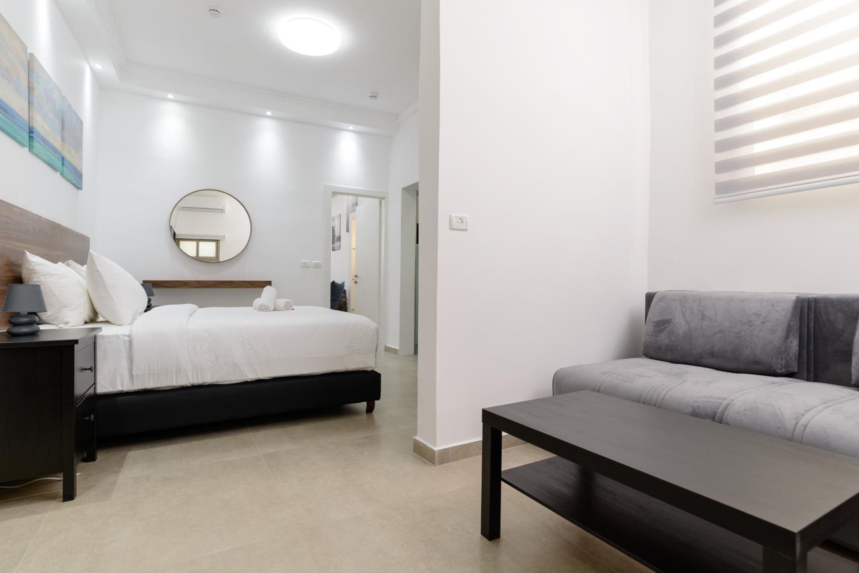 Two-Bedroom Apartment - Annex - Photo 4