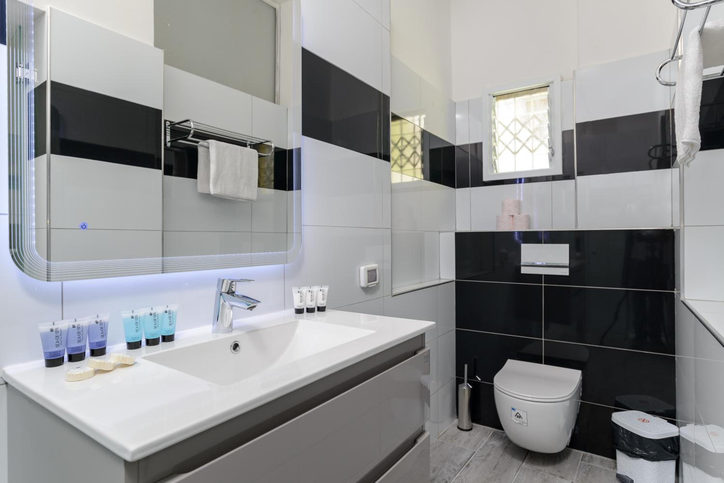 Two-Bedroom Apartment - Annex - Photo 6