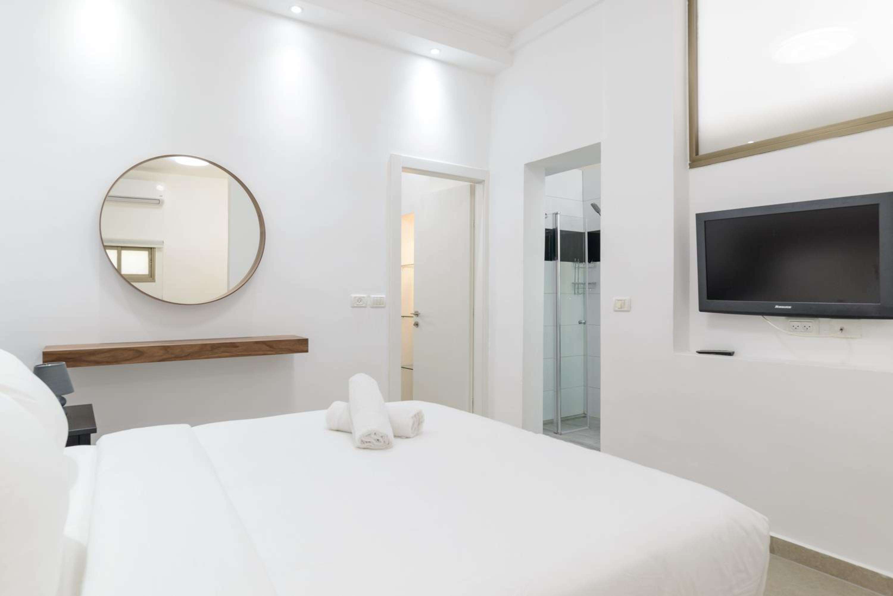 Two-Bedroom Apartment - Annex - Photo 11