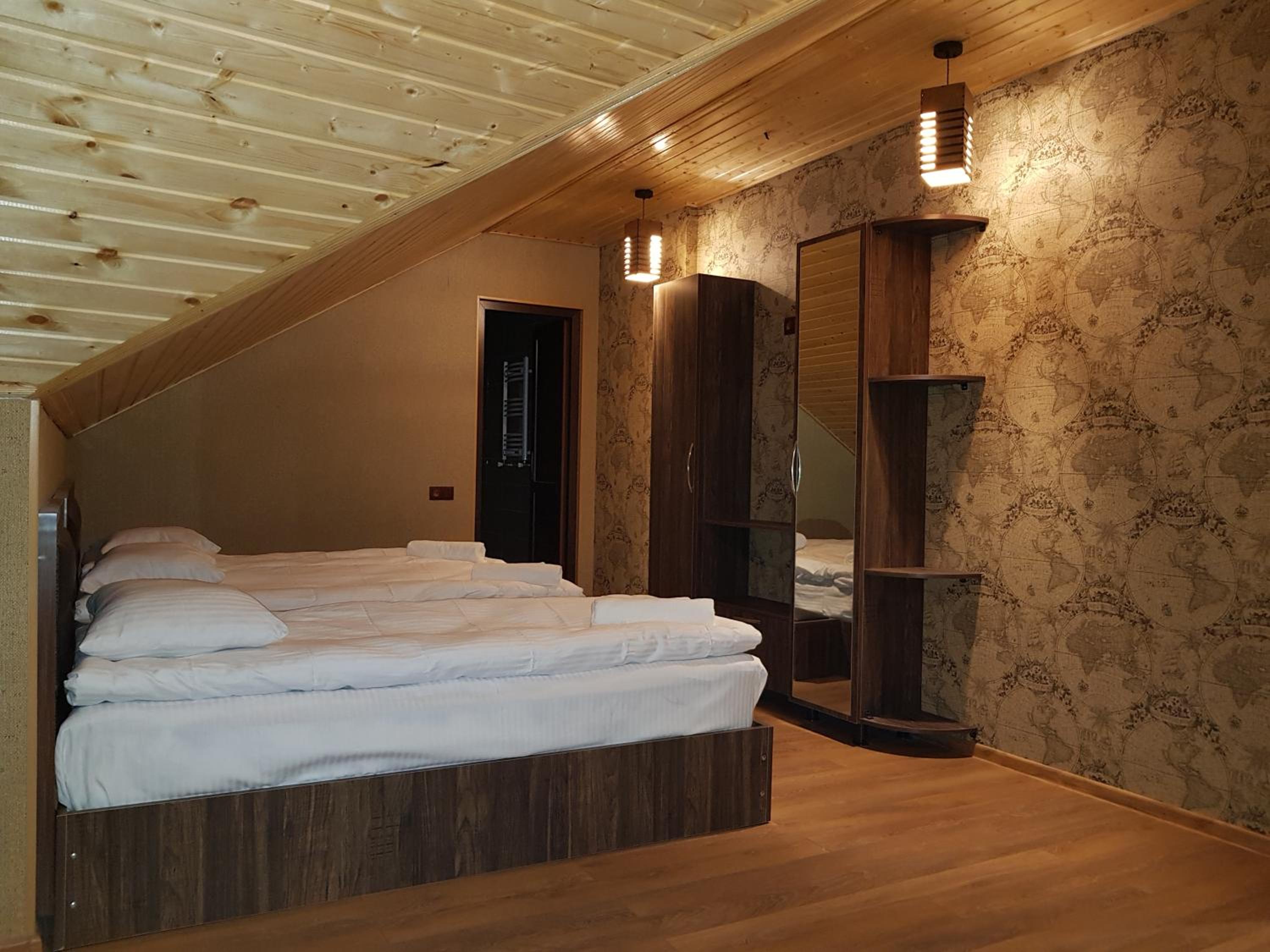 Standard Triple Room with Balcony - Photo 11