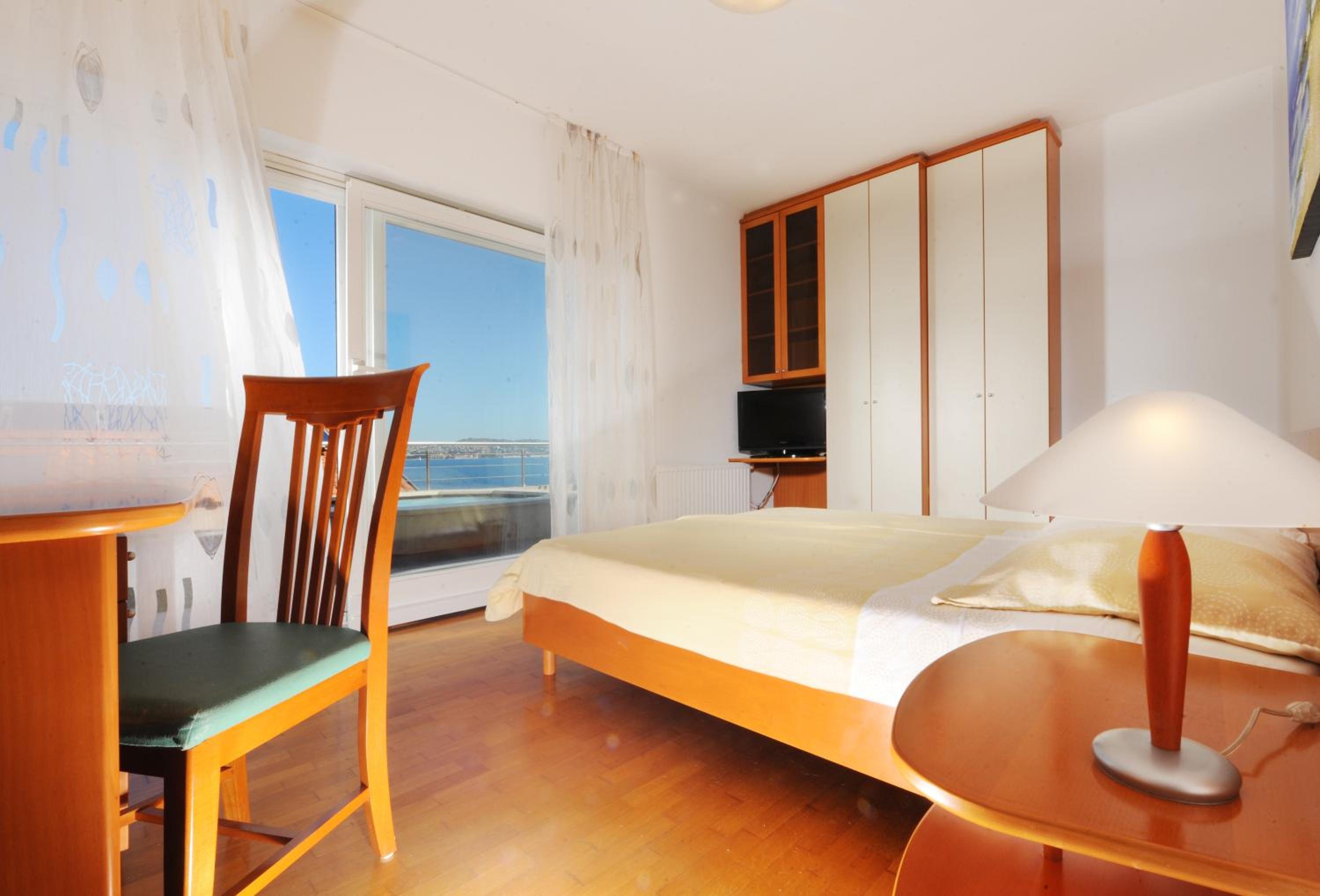 Two-Bedroom Apartment with Whirlpool