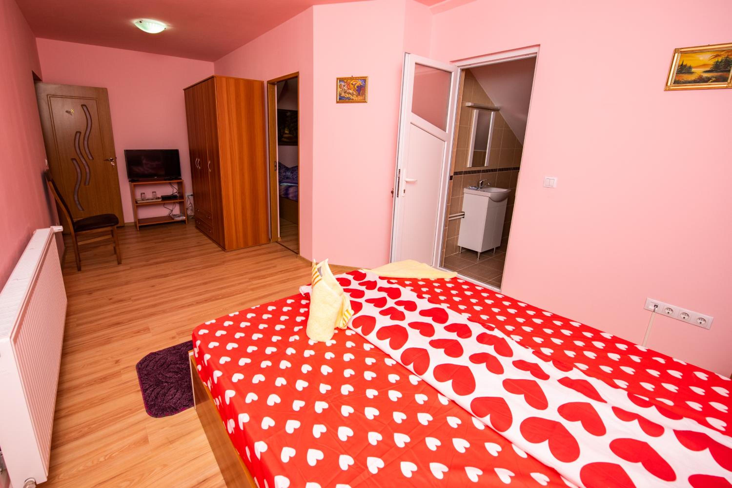 Double Room with Private Bathroom - Photo 2