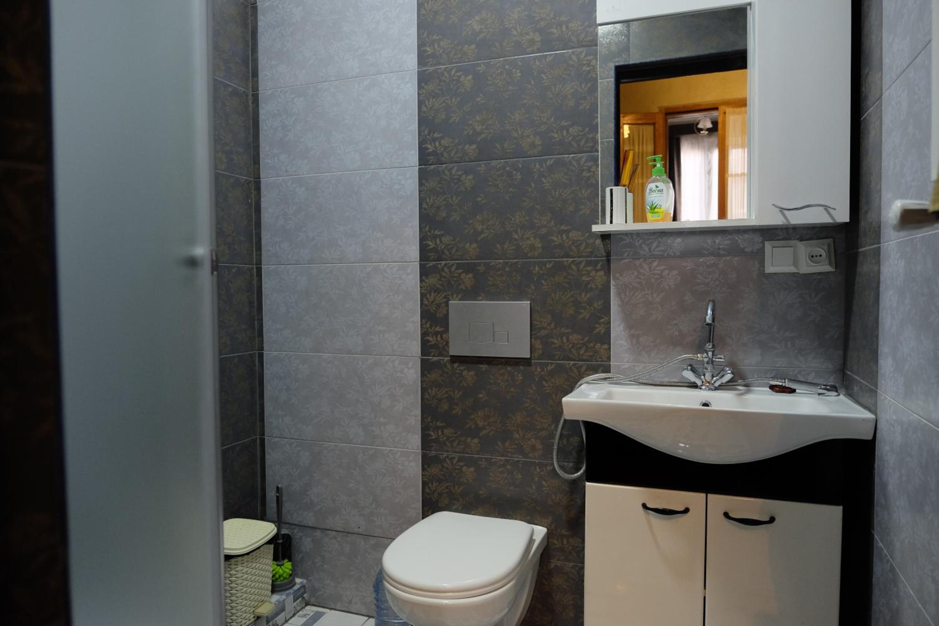 Family Suite with Balcony - Photo 18