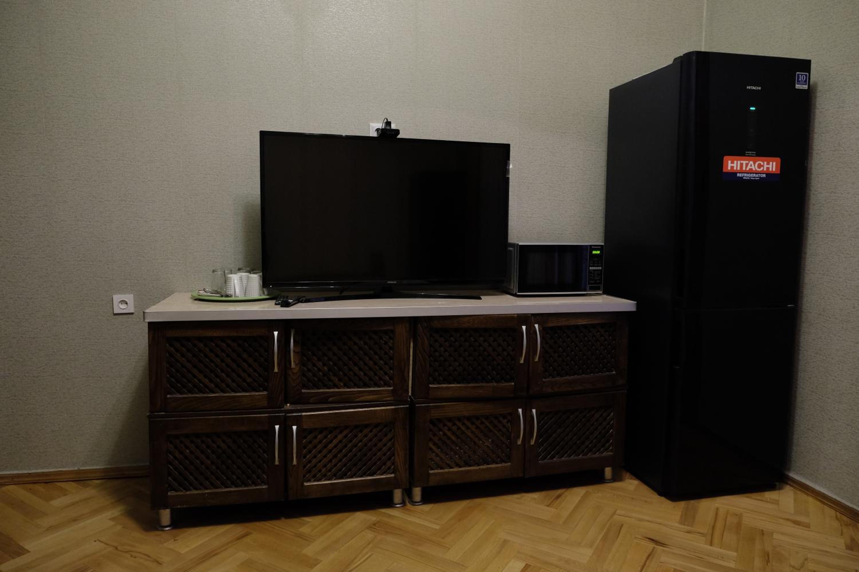 Family Suite with Balcony - Photo 24