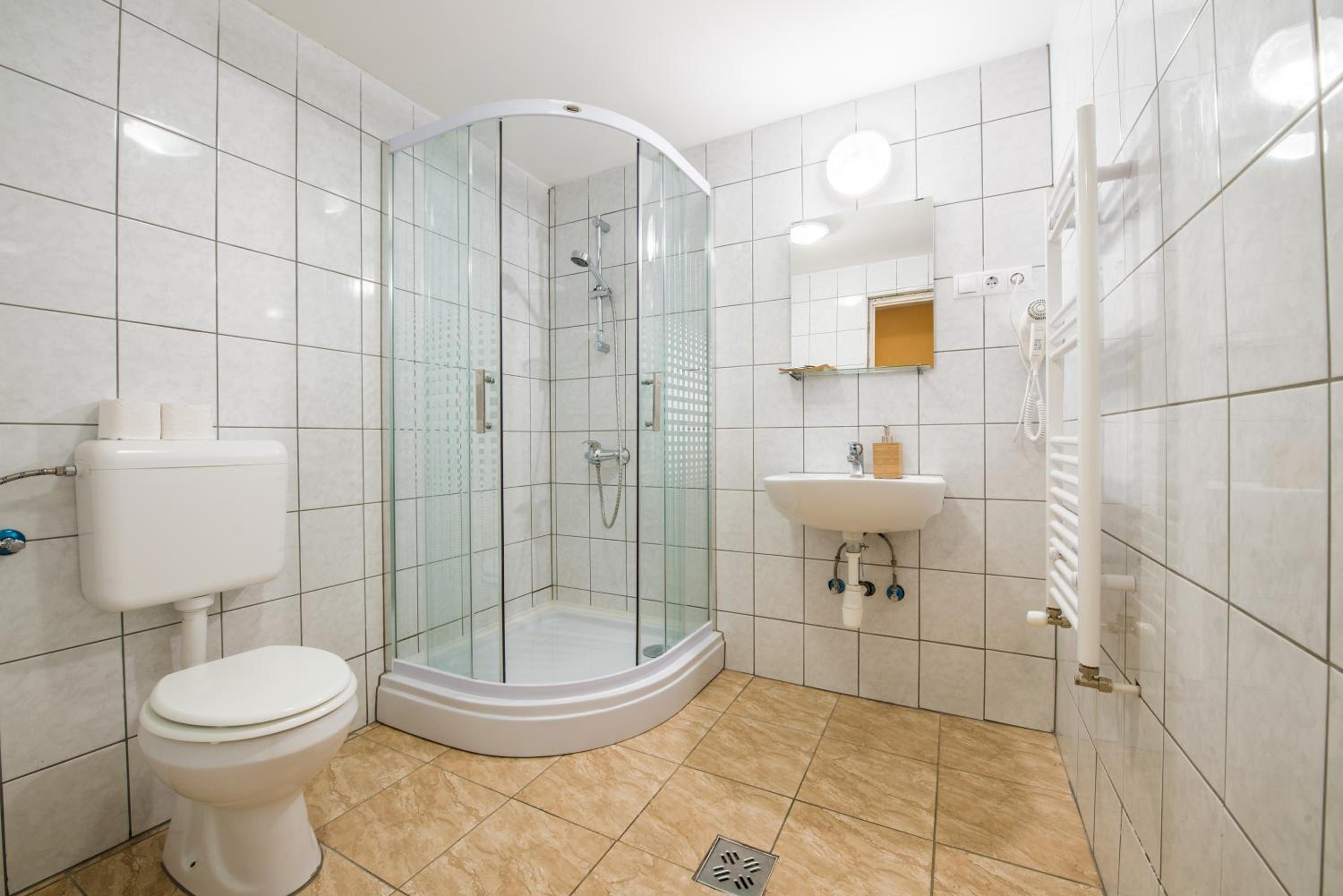 Double or Twin Room - Photo 4