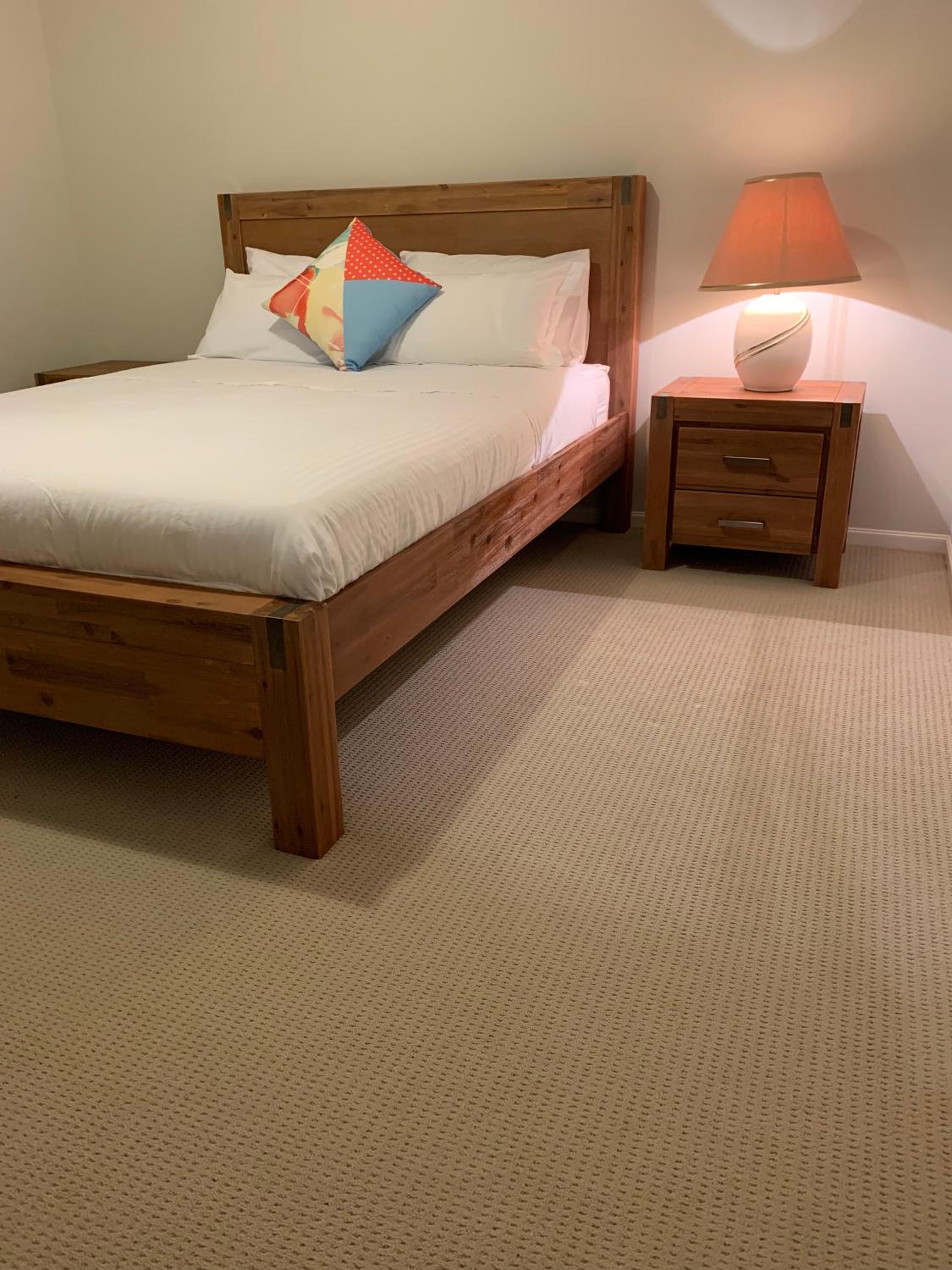 Standard Queen Room with Shared Bathroom photo 3