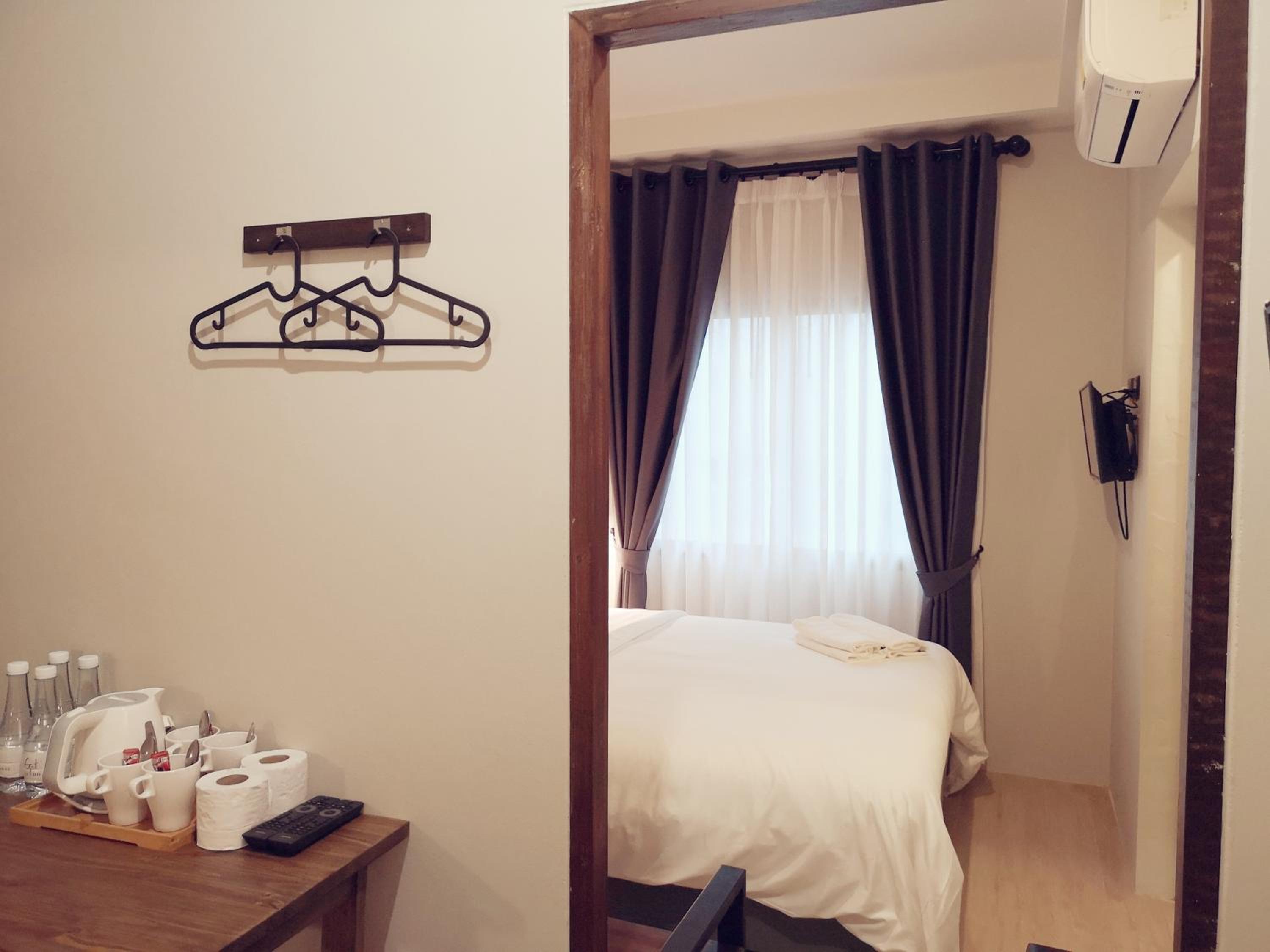 Quadruple Room with Private Bathroom - Photo 10