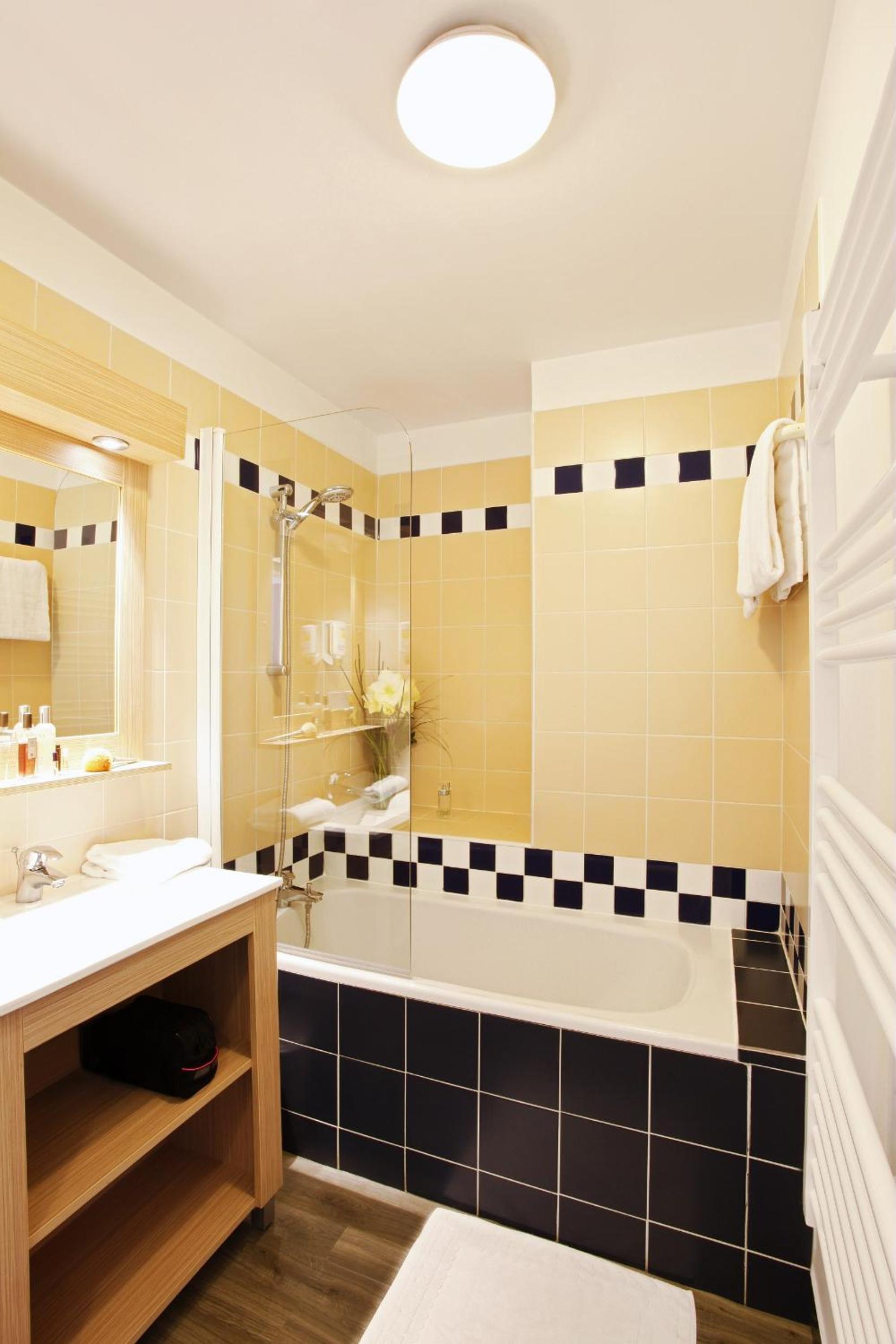 One-Bedroom Apartment (4 Adults) photo 2