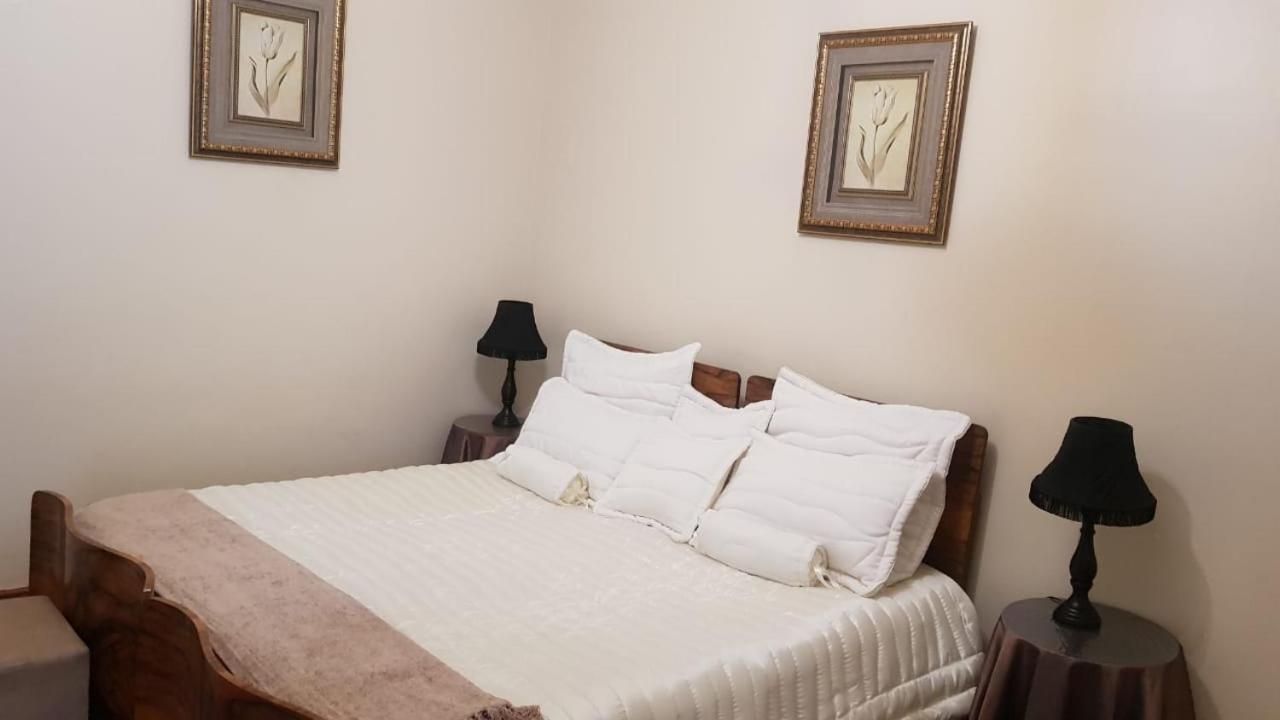 Double or Twin Room with Private Bathroom photo 3