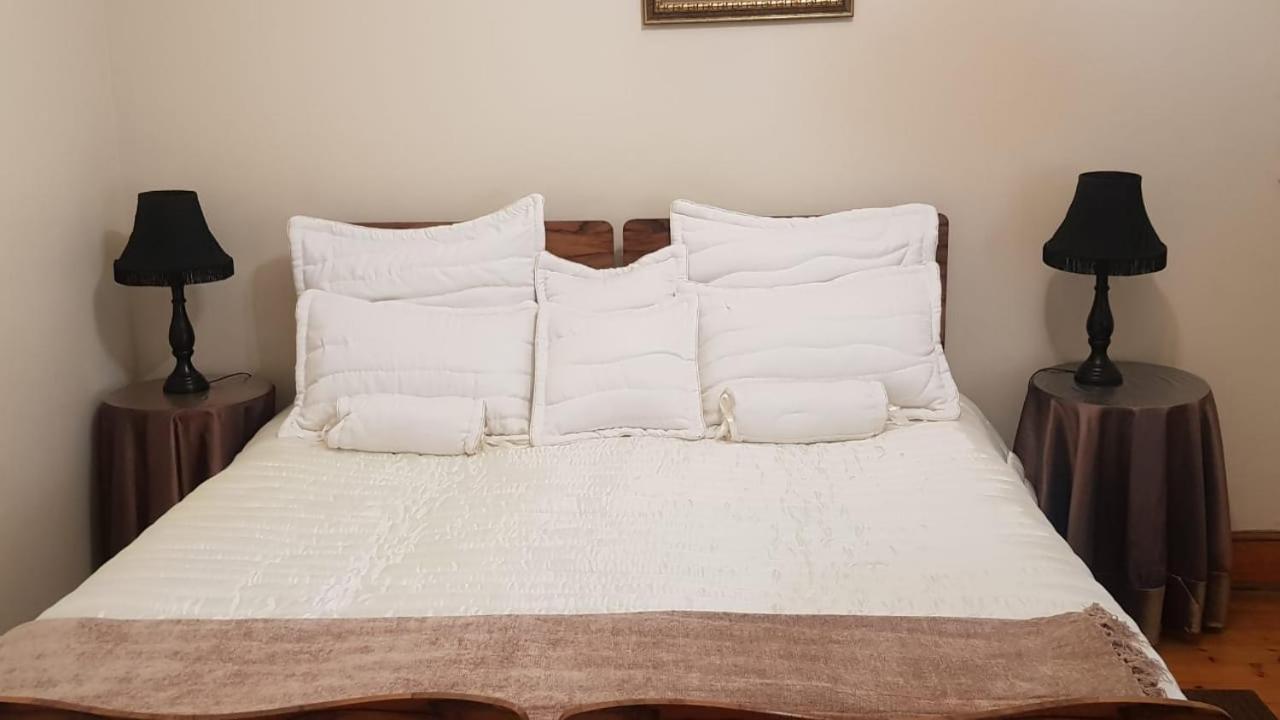 Double or Twin Room with Private Bathroom photo 2