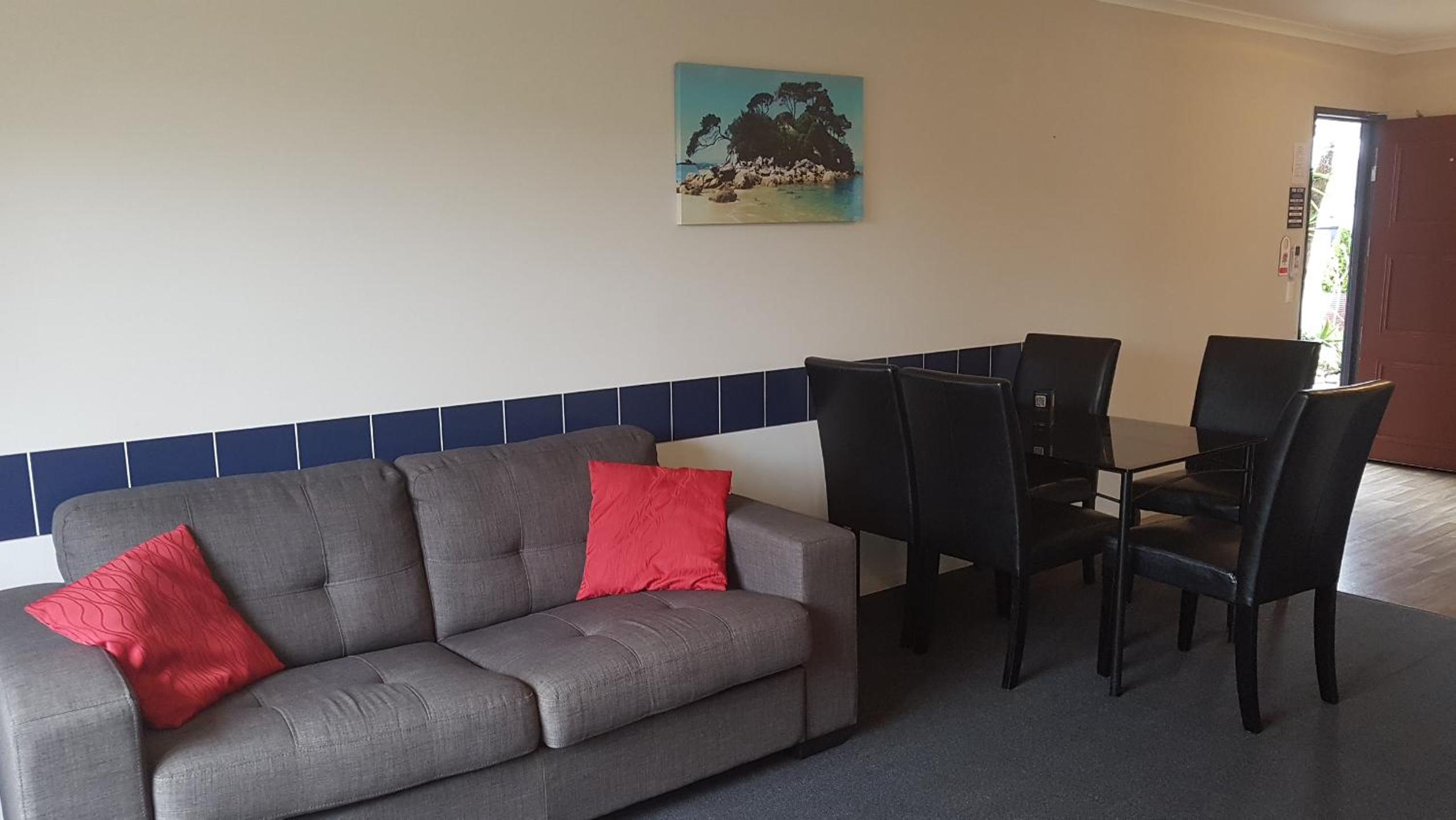 Two-Bedroom Apartment with Spa Bath photo 2