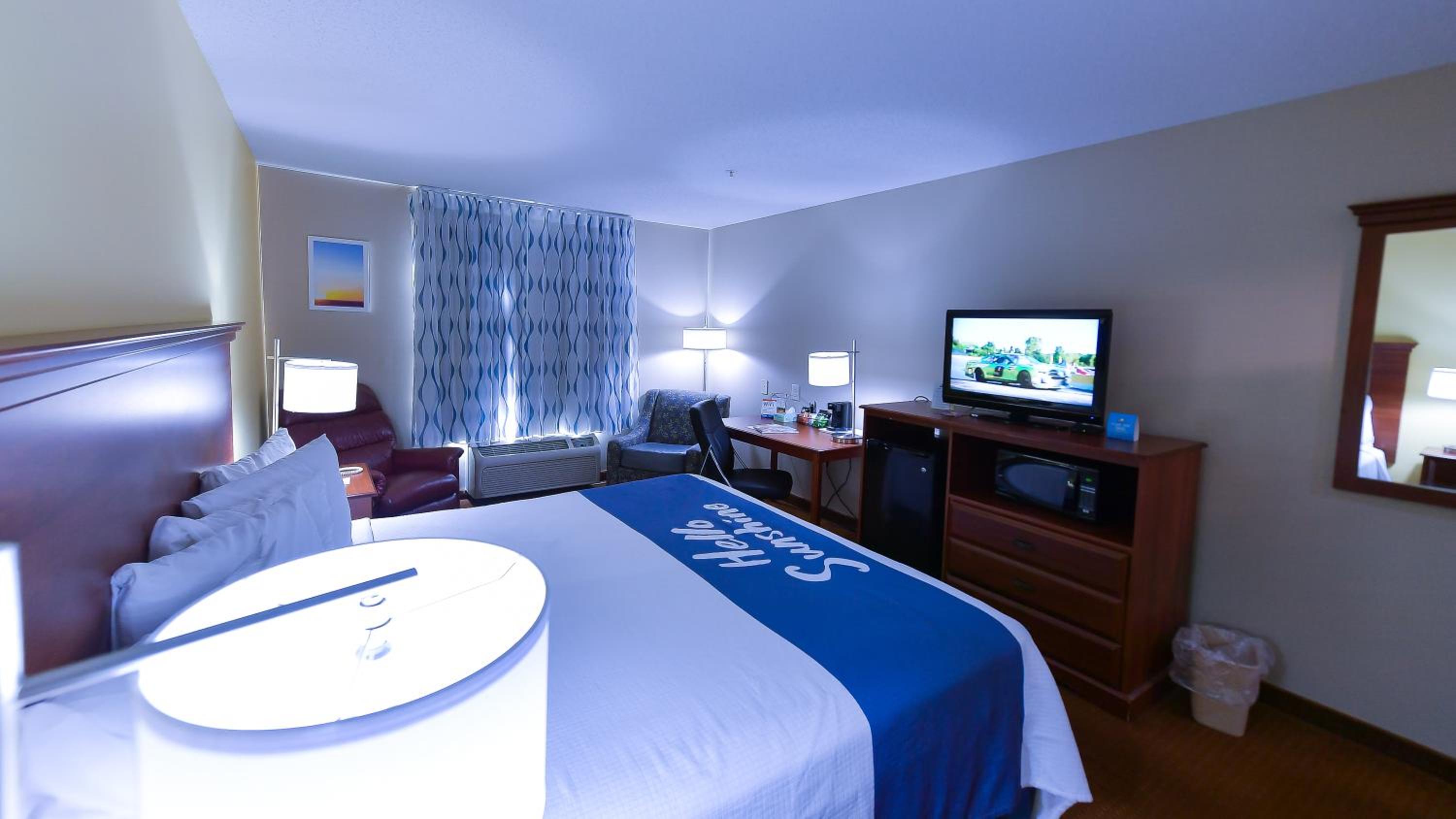 King Room - Non-Smoking - Photo 4