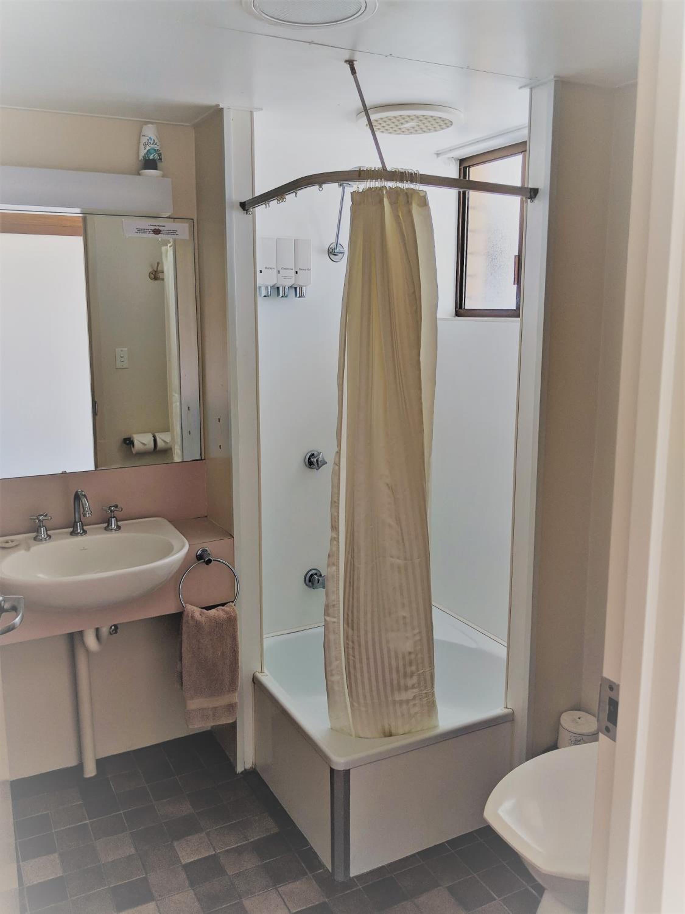 Executive Twin Room - Photo 6