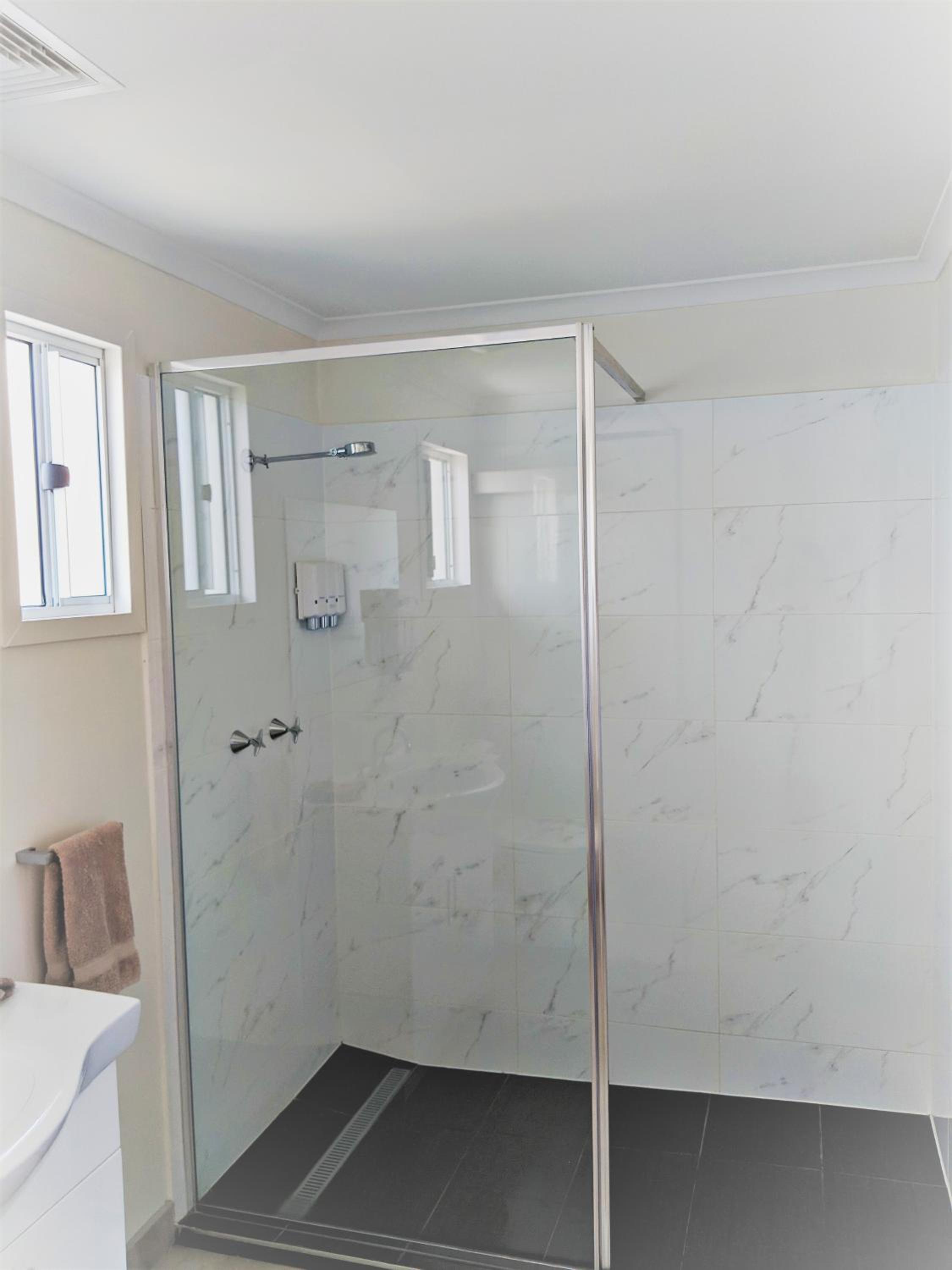 Deluxe Queen Room - Photo 12